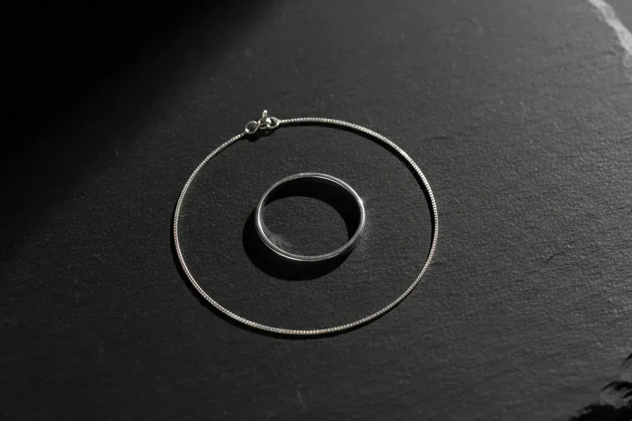 Bijoux Homme Chic Minimaliste : Le Guide Argent 925-Vindicta : Bijoux Argent 925 Massif, Luxe et Héritage
