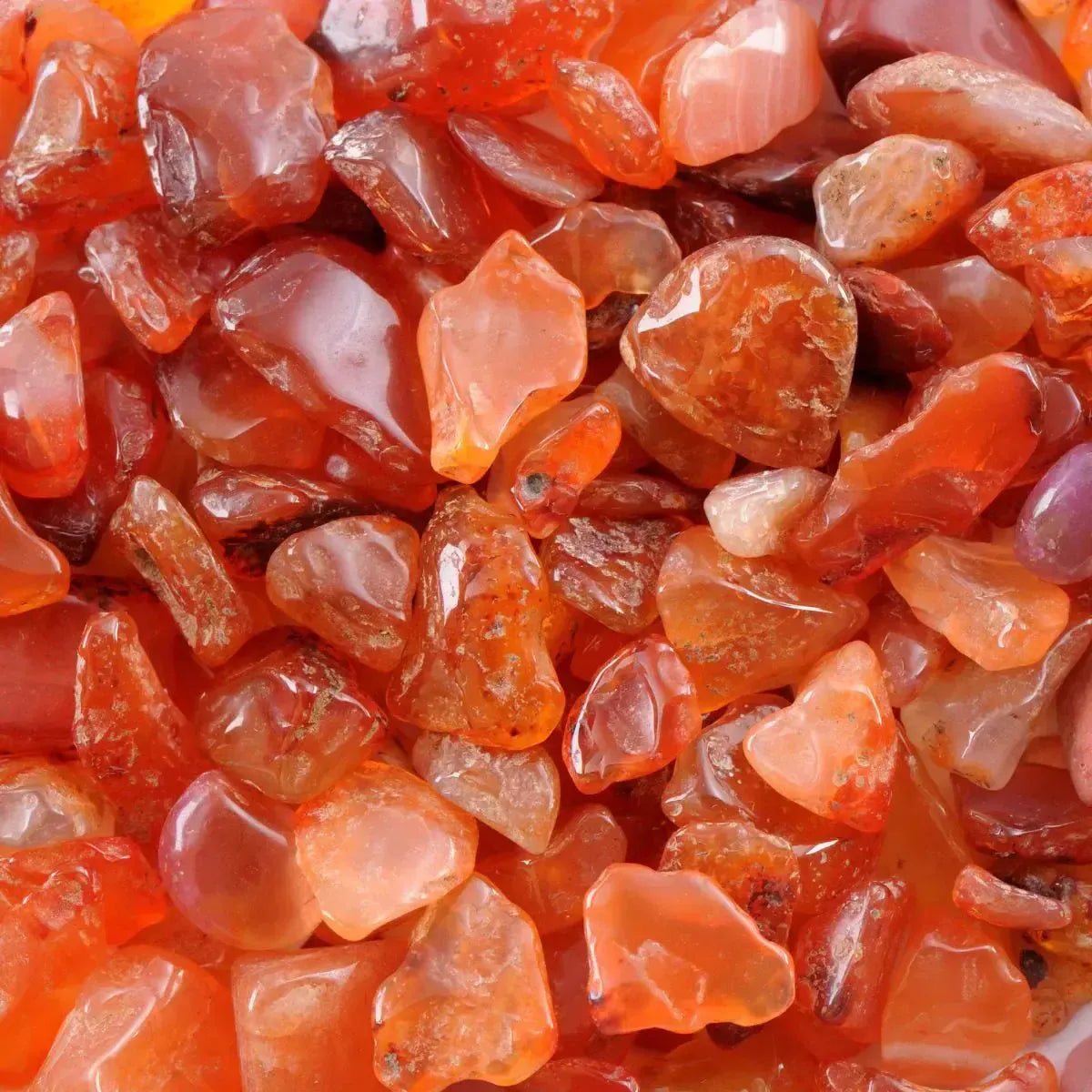 Pierre de cornaline naturelle orange rouge, calcédoine utilisée en bijouterie et lithothérapie