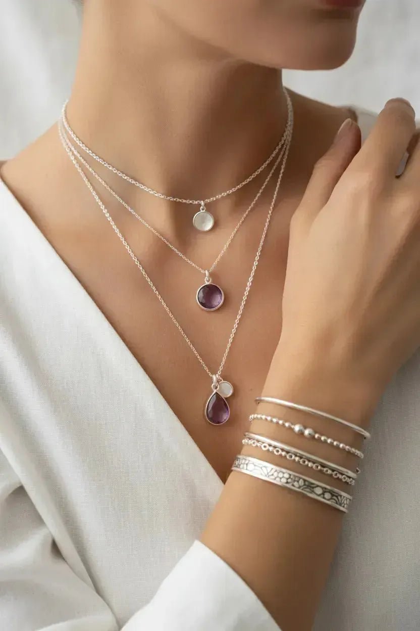 Comment les Américaines Superposent leurs Bijoux en Argent 925 — L'Art du Layering-Vindicta : Bijoux Argent 925 Massif, Luxe et Héritage