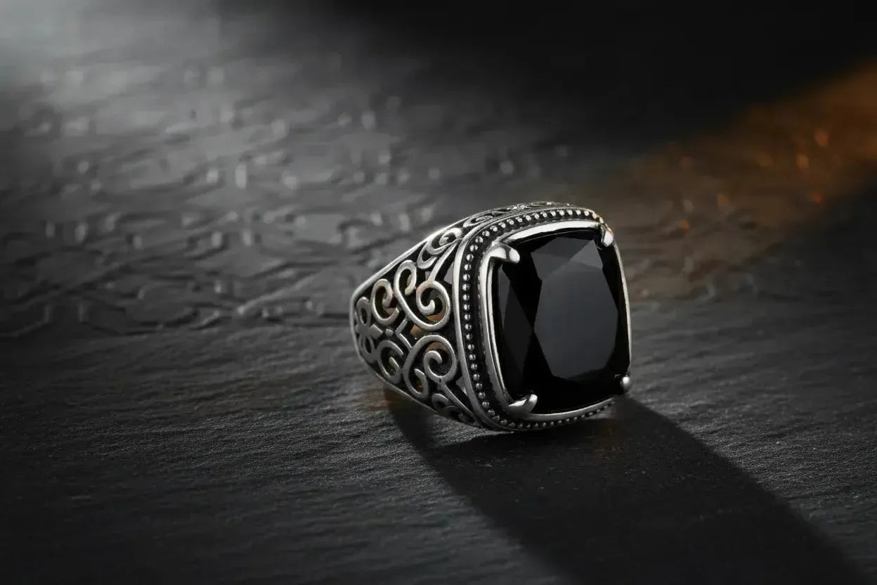 Onyx Noir : Puissance et Mystère Oriental en Argent 925 - Vindicta : Bijoux Argent 925 Massif, Luxe et Héritage