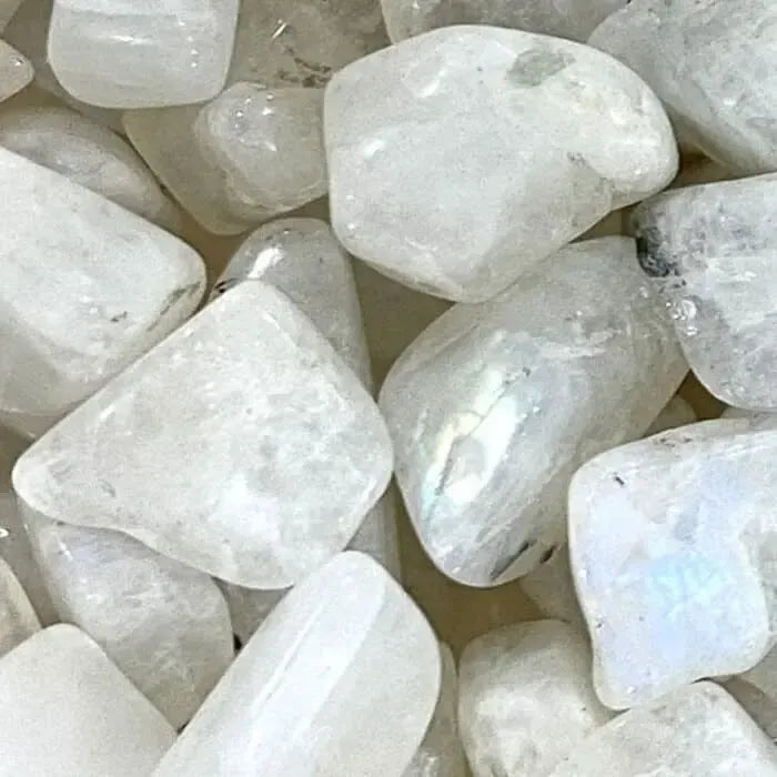 Pierre de lune naturelle avec adularescence, feldspath utilisé en bijouterie