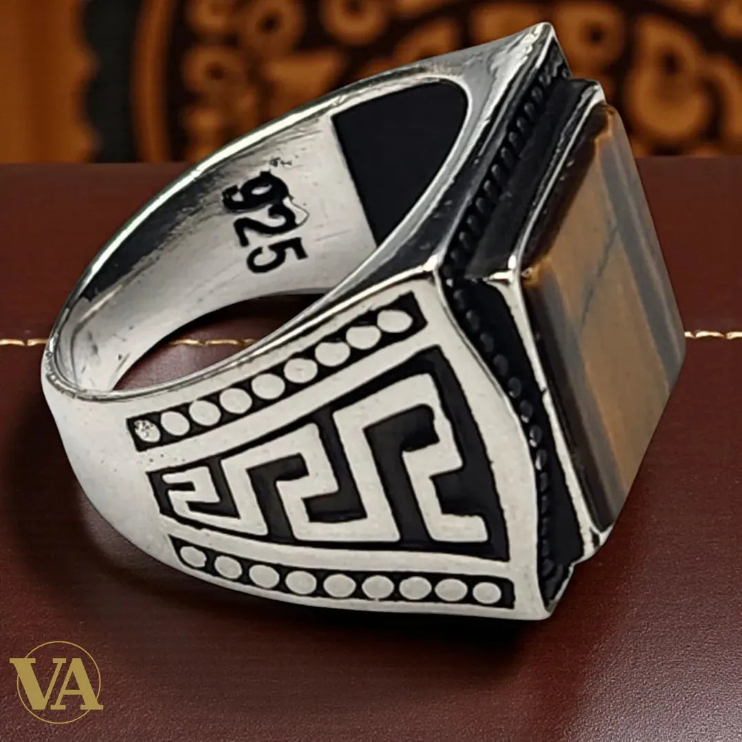 Bague Homme en Argent 925 & Œil de Tigre – Design Carré Imposant | Bijoux Vindicta