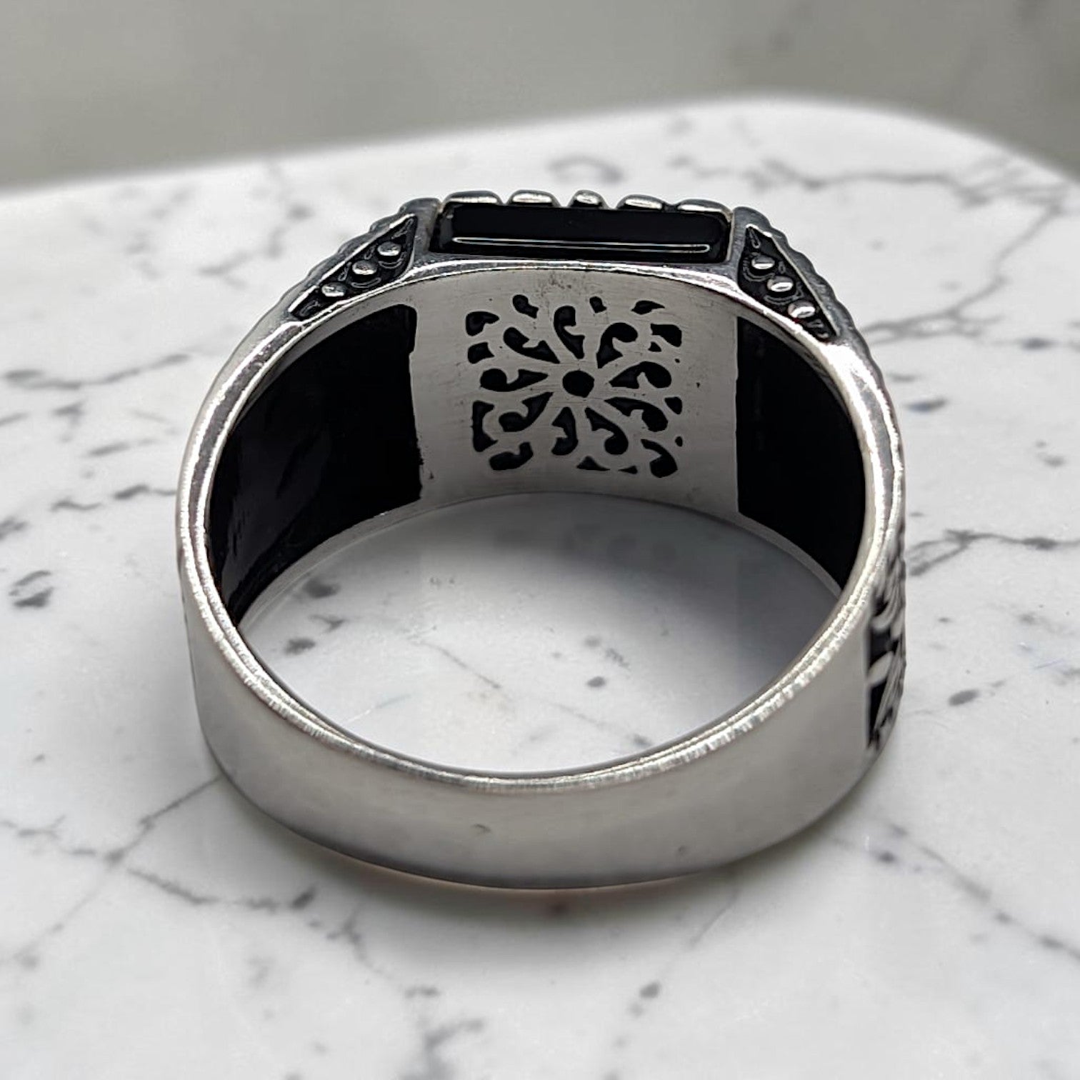 Chevalière Homme Argent 925 Onyx Noir Spirales Gravées-Vindicta : Bijoux Argent 925 Massif, Luxe et Héritage
