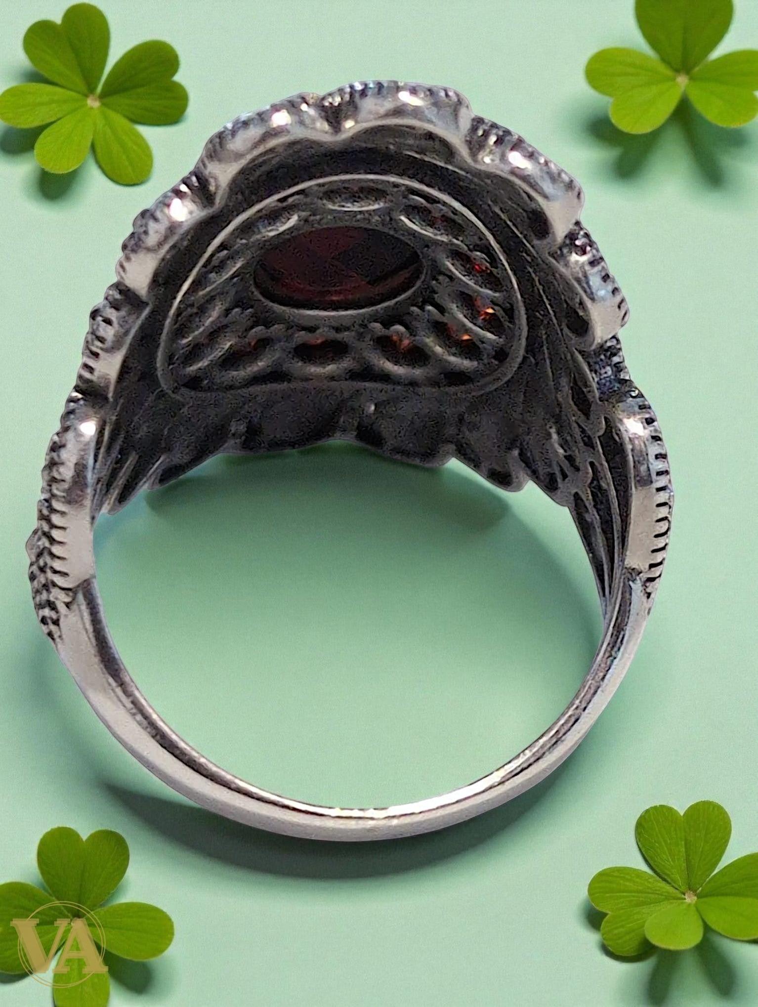 Bague femme ovale en argent 925, pierres rouges & marcassite – Modèle imposant