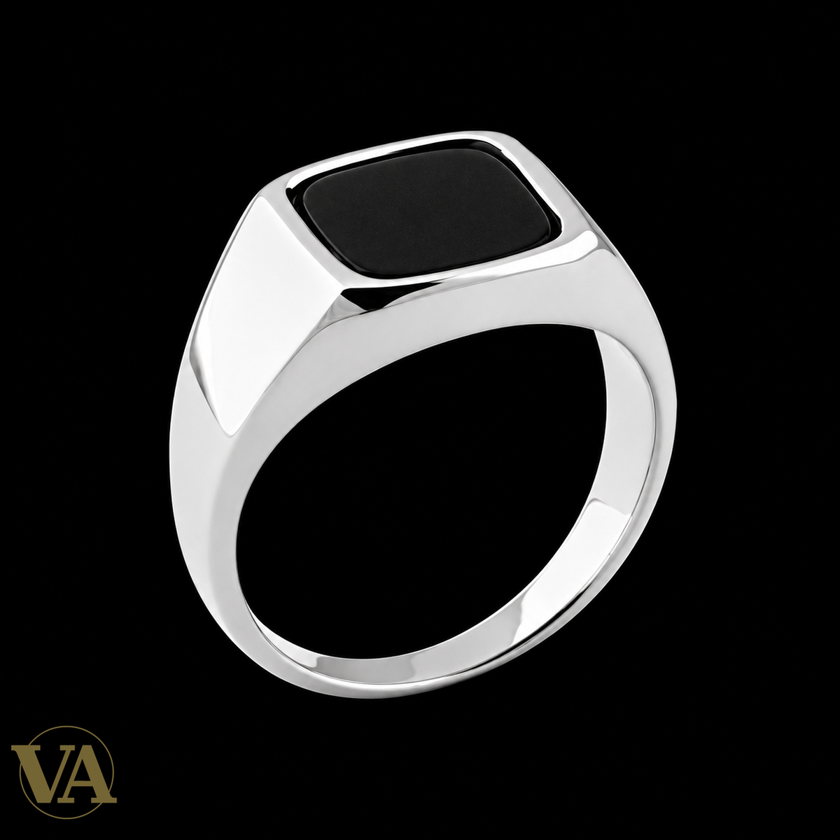 Chevalière homme argent 925 carré noir — fond noir