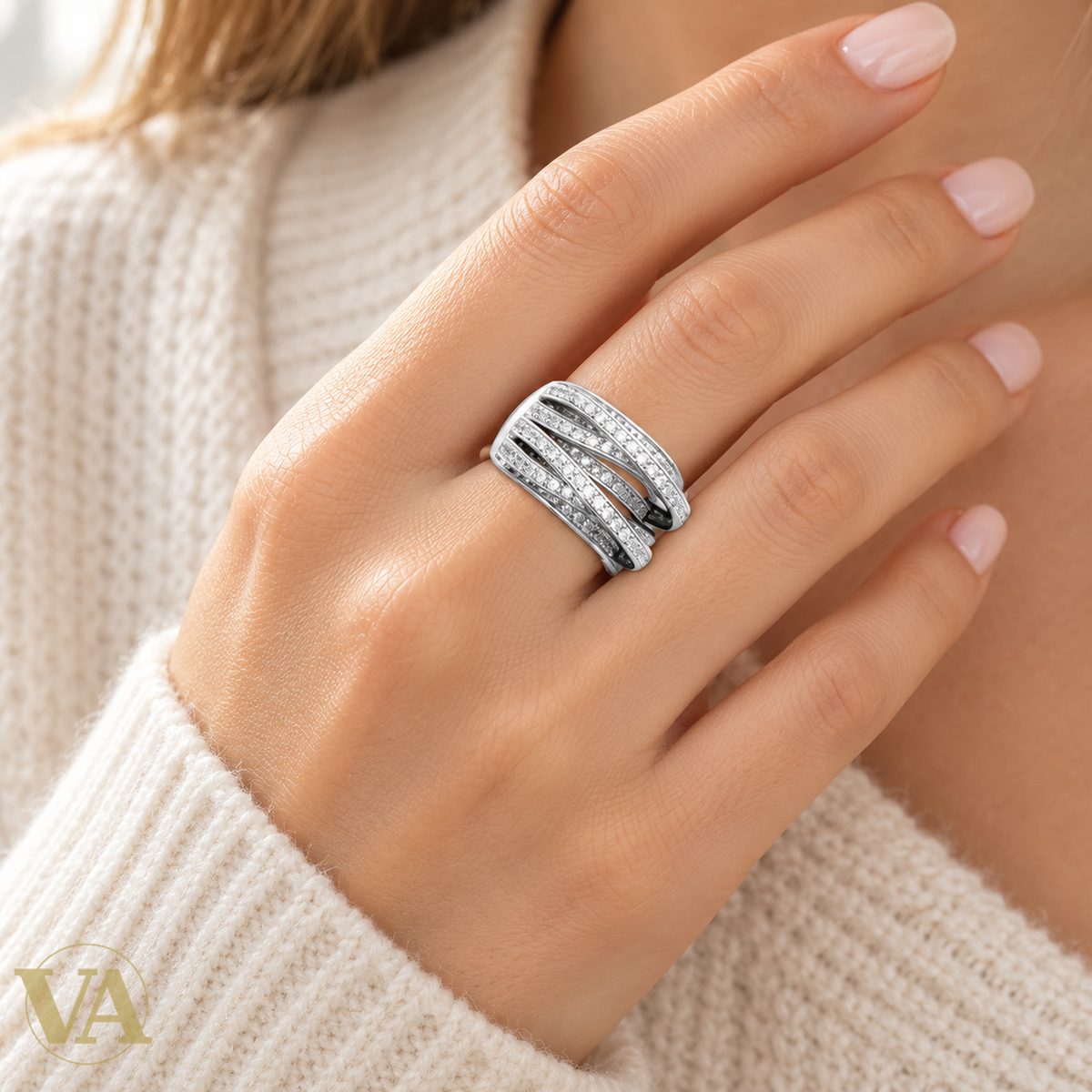 Bague femme argent 925 rhodié — Rubans Croisés Pavés de Zirconium — main claire
