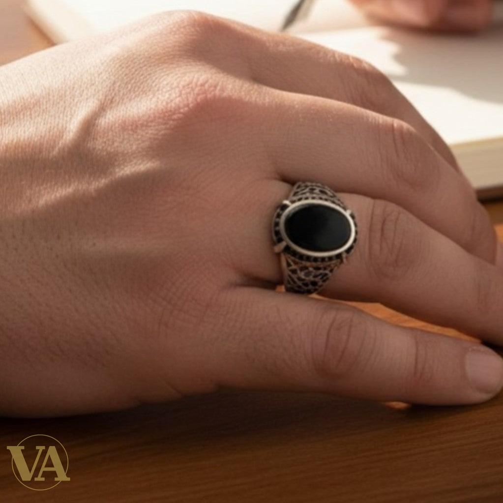 Bague Homme Argent 925 Onyx Noir – Flancs Ajourés Toile & Marcassites