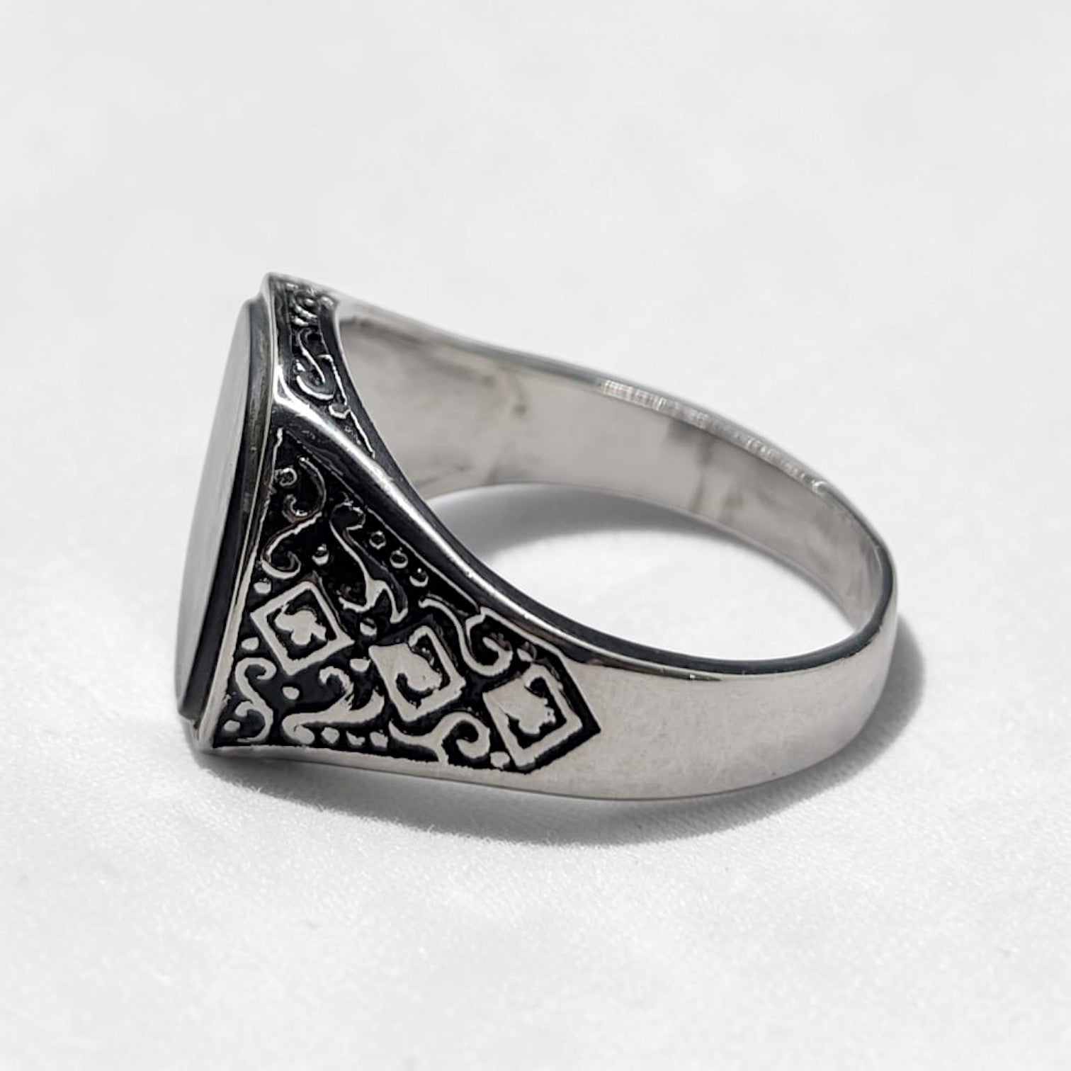 Chevalière Homme Argent 925 Nacre Noire Entrelacs Ciselés-Vindicta : Bijoux Argent 925 Massif, Luxe et Héritage
