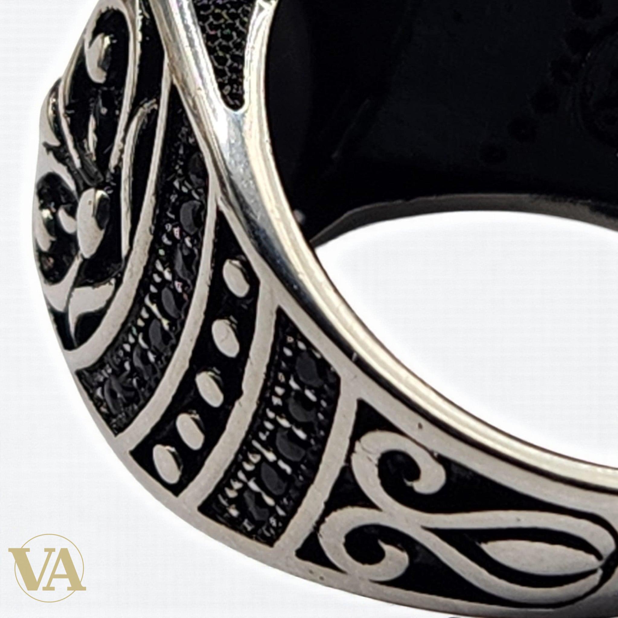 Bague Homme Argent 925 – Motif floral oriental ciselé sur fond noir