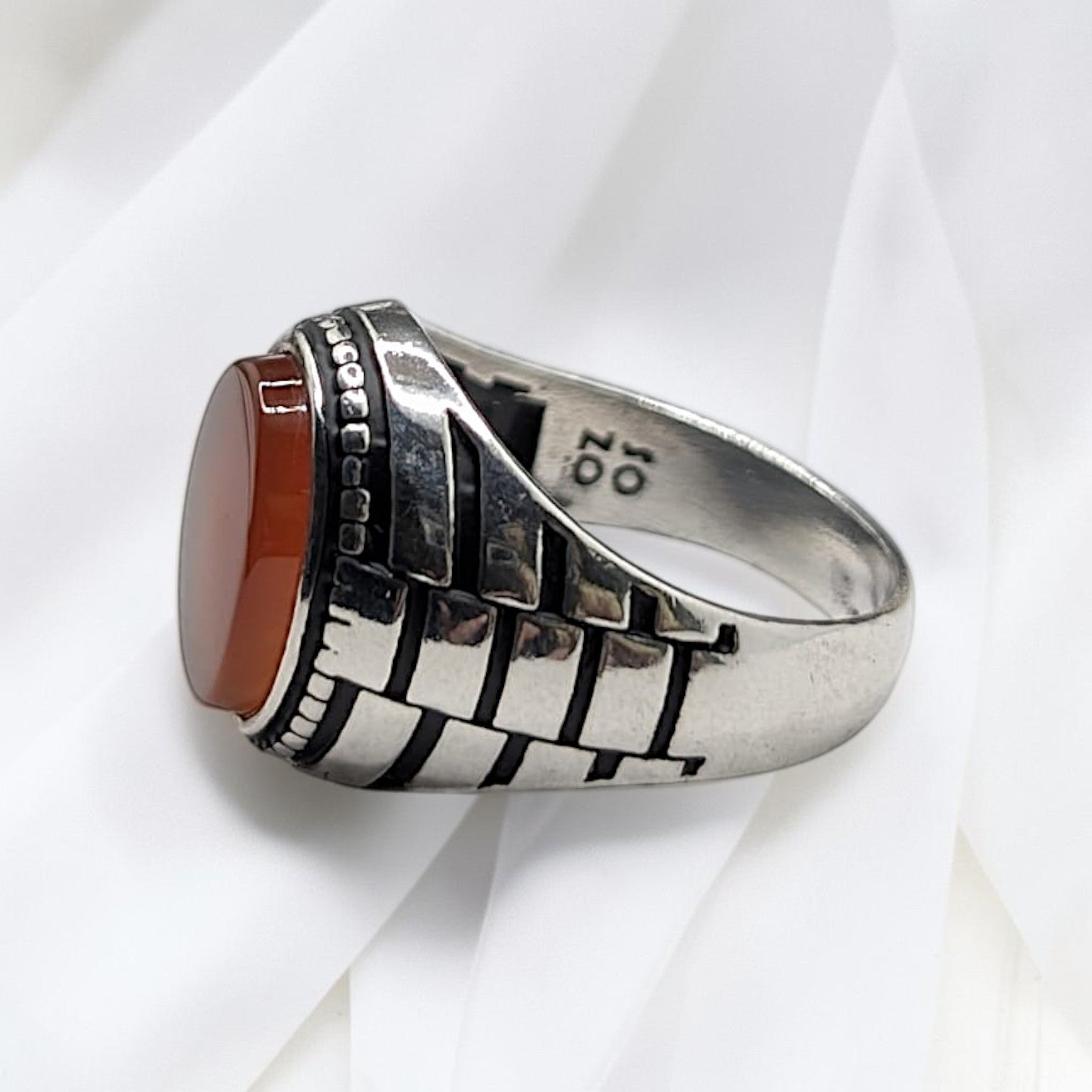 Chevalière Homme Argent 925 Cornaline Cabochon Ovale Monture Striée-Vindicta : Bijoux Argent 925 Massif, Luxe et Héritage