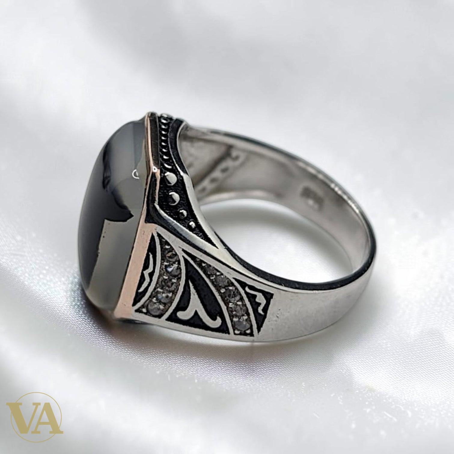 Chevalière Homme Argent 925 & Agate Dendrite – Calligraphie Orientale & Zircons | Bijoux Vindicta