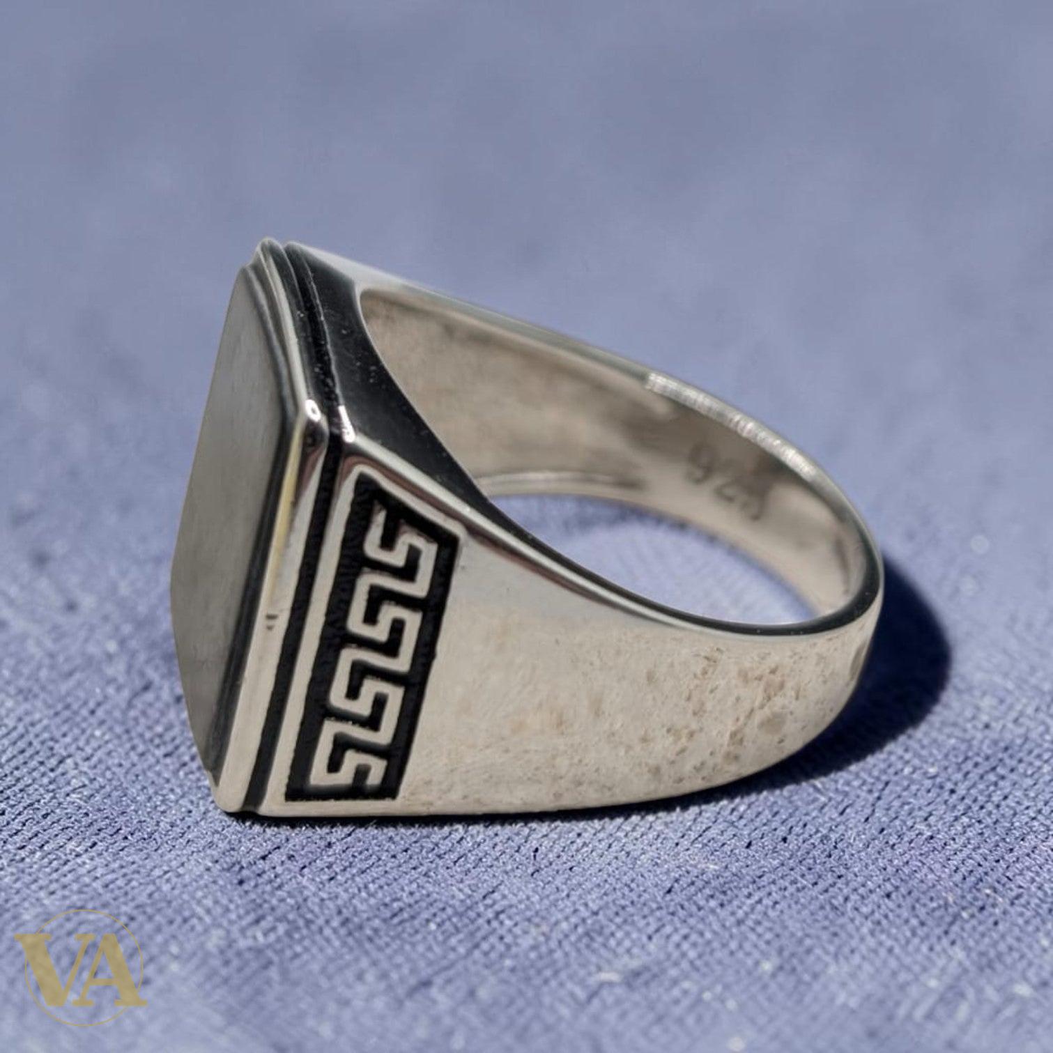 Chevalière Homme Argent 925 Nacre Grise Motif Méandre Grec-Vindicta : Bijoux Argent 925 Massif, Luxe et Héritage