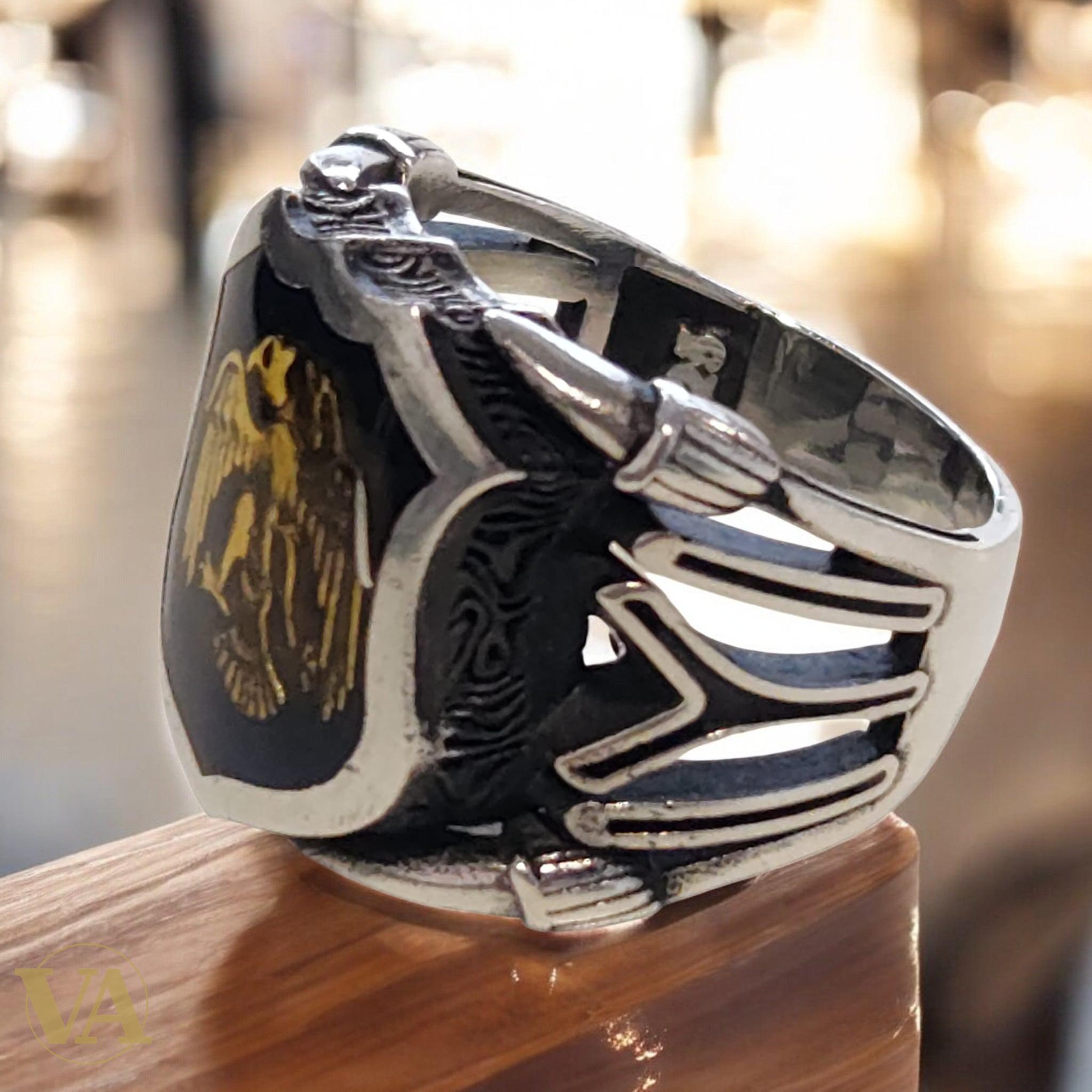 Bague homme argent 925 à motif d’aigle bicéphale doré sur fond noir. Élégance impériale