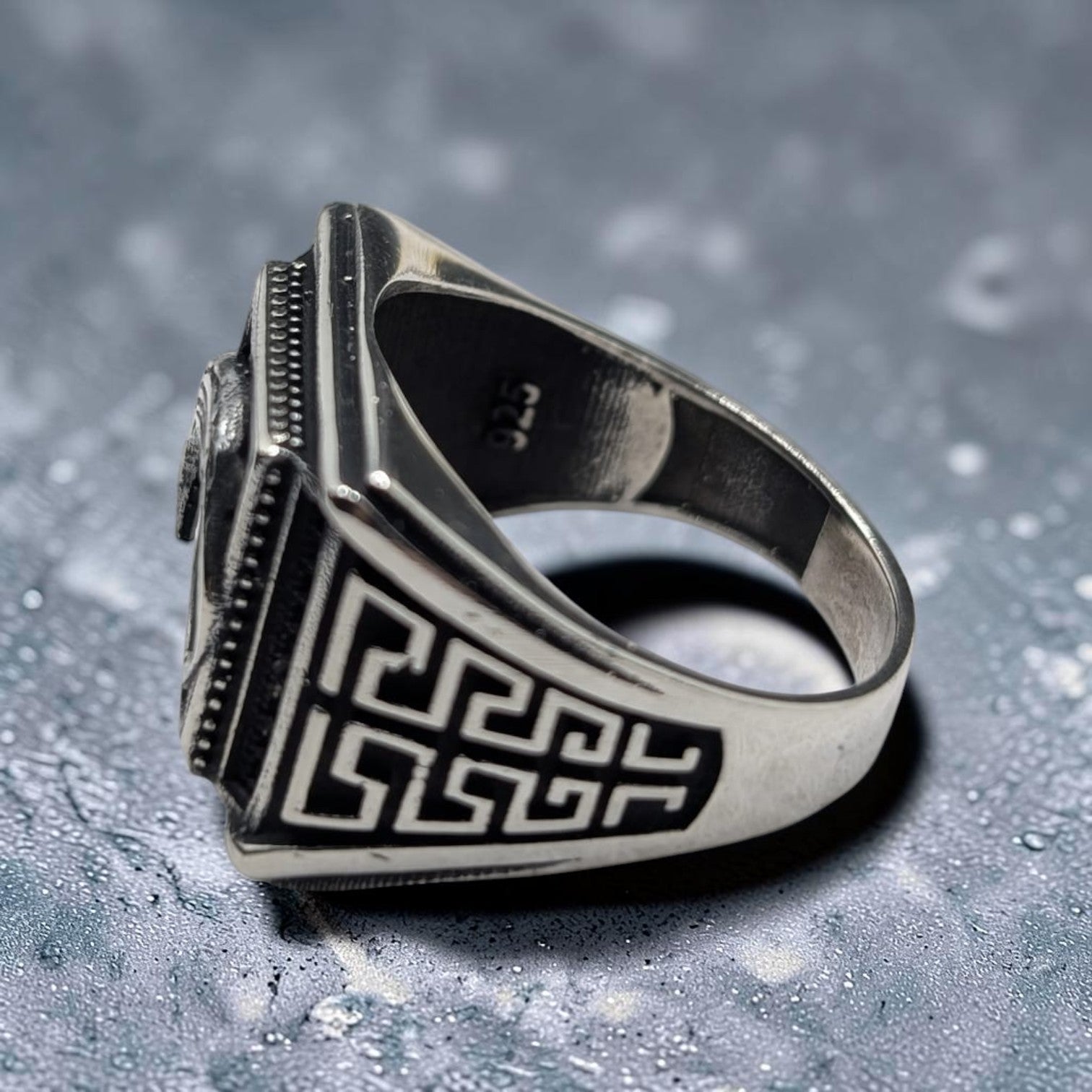 Chevalière Homme Argent 925 Onyx Noir Crocodile Relief Motif Grec
