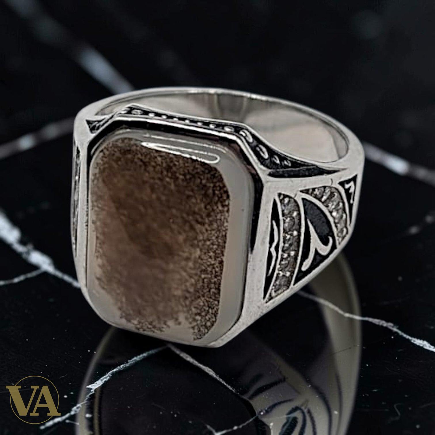 Chevalière Homme Argent 925 & Agate Sable – Calligraphie Orientale & Zircons