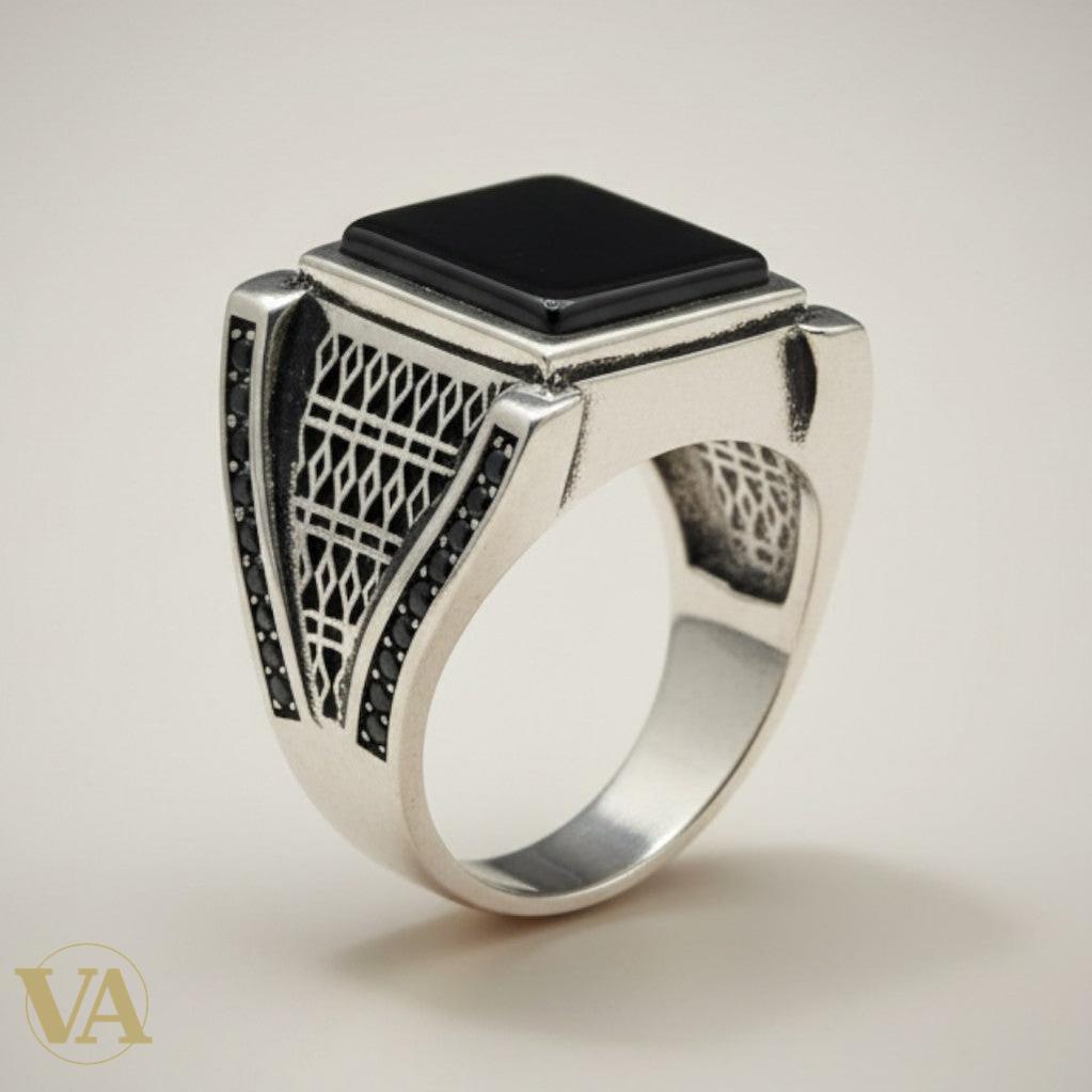 Chevalière Homme Argent 925 Onyx Noir Flancs Ajourés Zircons-Vindicta : Bijoux Argent 925 Massif, Luxe et Héritage