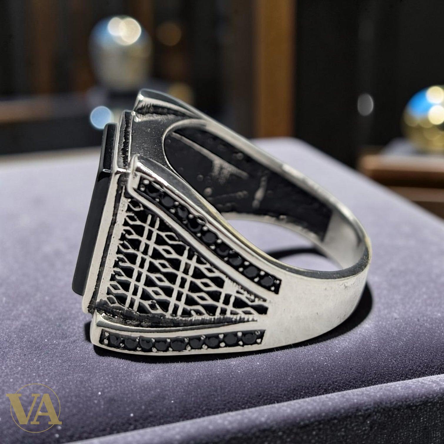 Chevalière Homme Argent 925 Onyx Noir Flancs Ajourés Zircons-Vindicta : Bijoux Argent 925 Massif, Luxe et Héritage