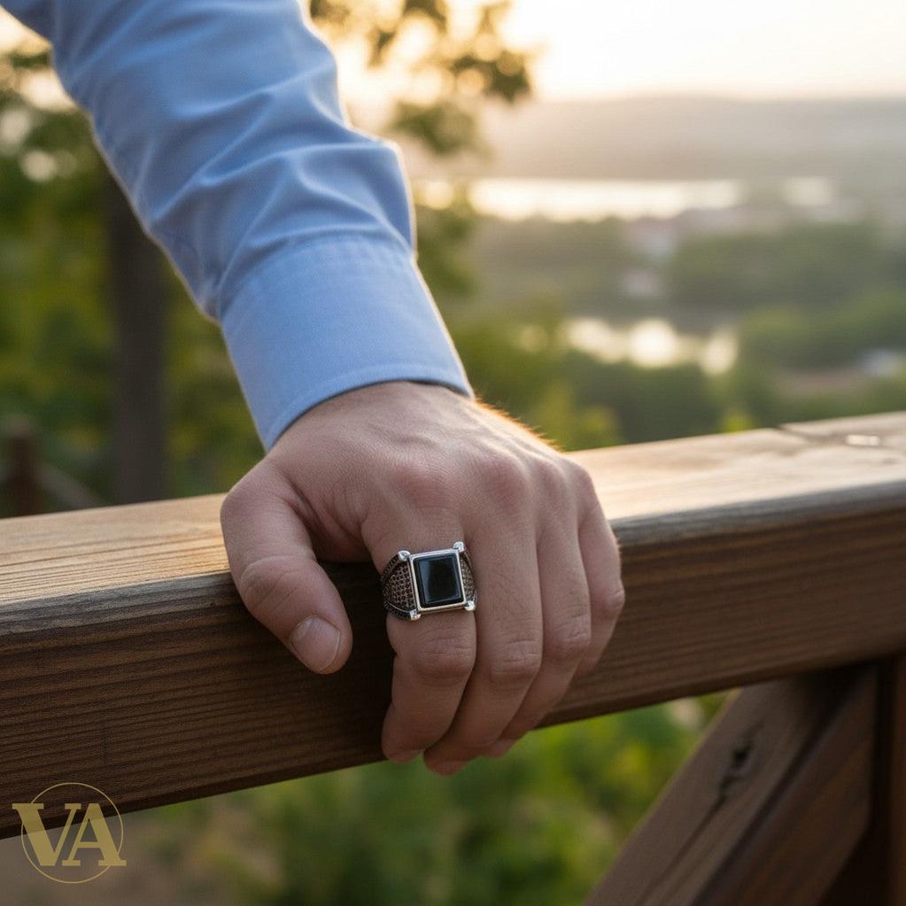 Chevalière Homme Argent 925 Onyx Noir Flancs Ajourés Zircons-Vindicta : Bijoux Argent 925 Massif, Luxe et Héritage