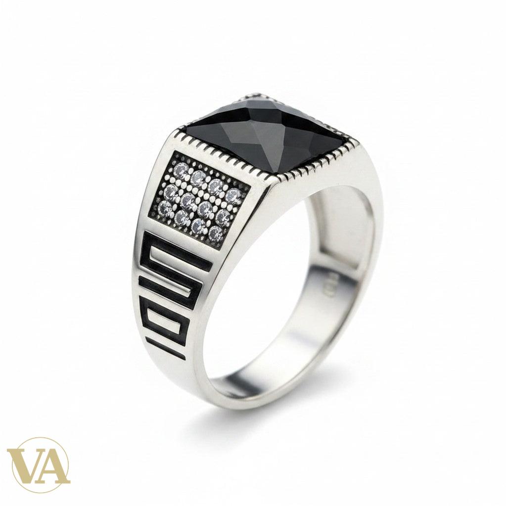 Chevalière Homme Argent 925 Onyx Noir Facetté Zircons Blancs Motif Grec Émaillé-Vindicta : Bijoux Argent 925 Massif, Luxe et Héritage