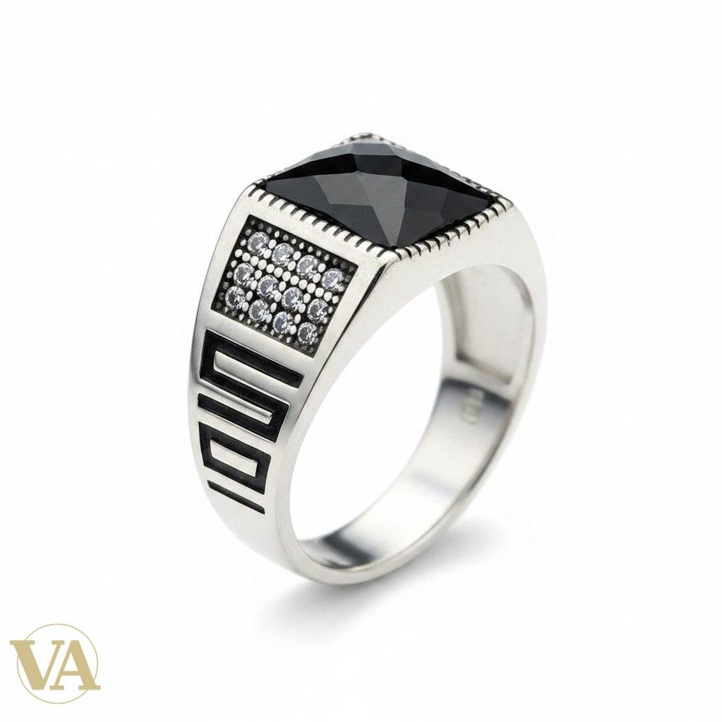 Chevalière Homme Argent 925 Onyx Noir Facetté Zircons Blancs Motif Grec Émaillé - Argent 925 - Vindicta