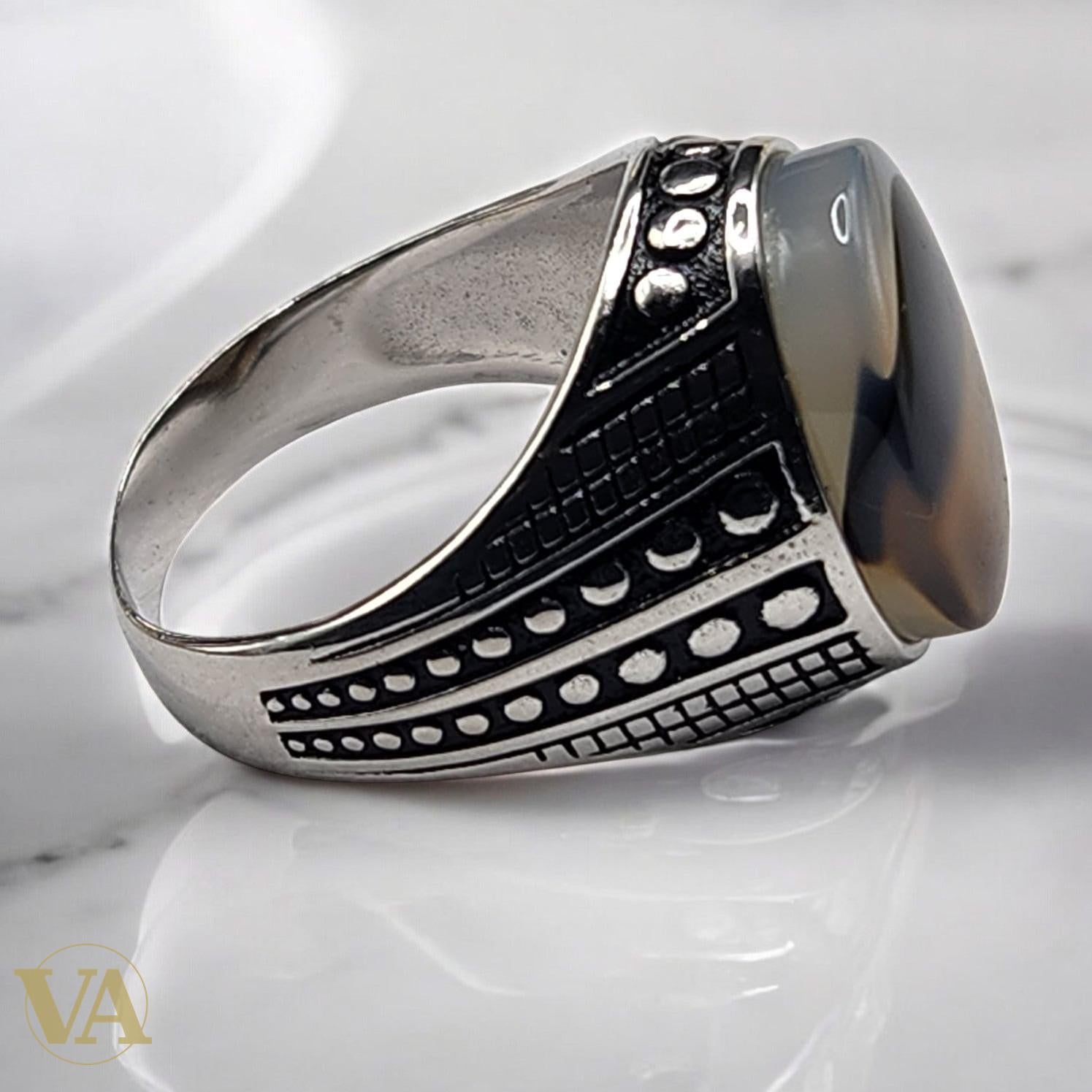 Bague Homme Argent 925 – Agate brune cabochon ovale & monture gravée | Vindicta