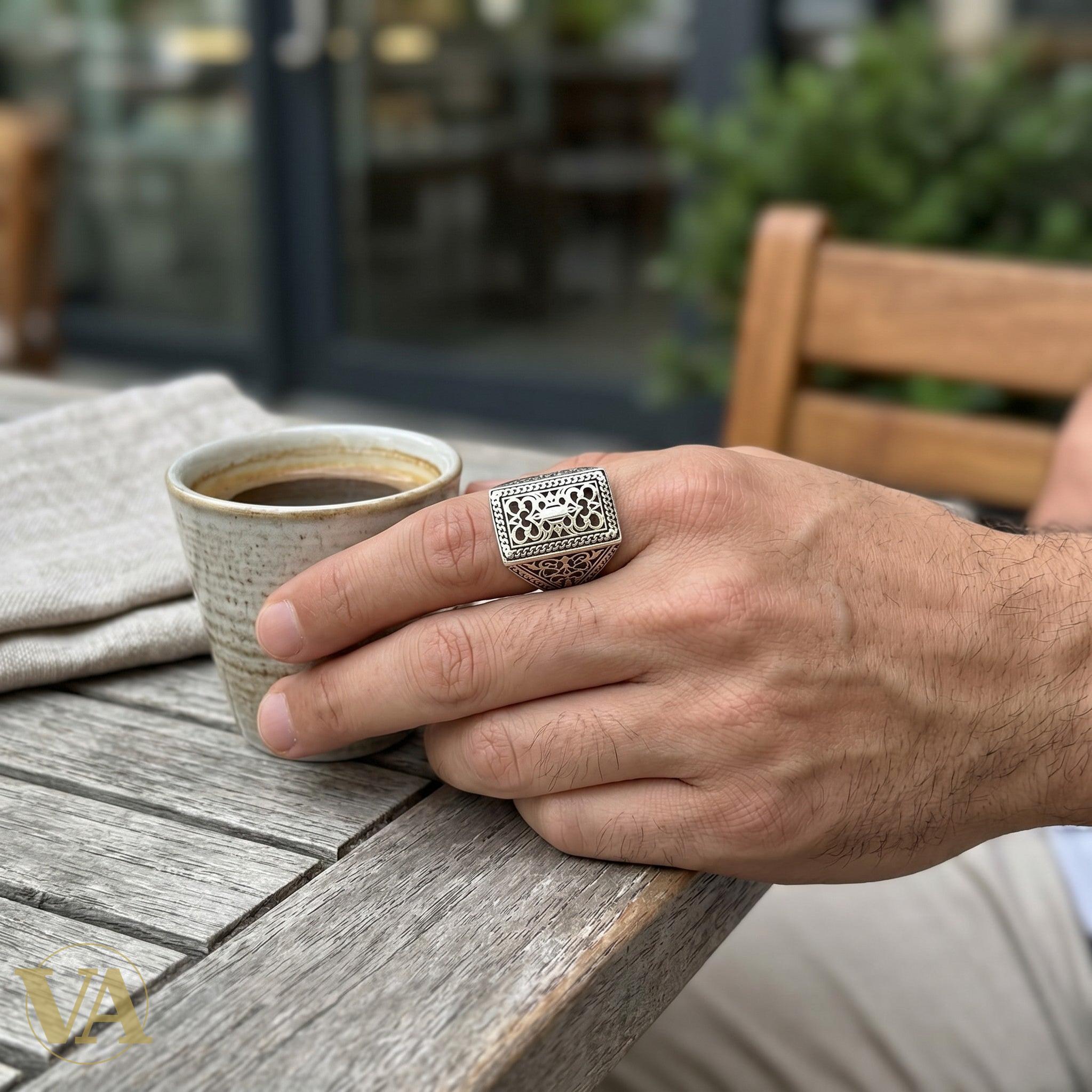 Chevalière Homme Argent 925 Plateau Ajouré Calligraphie Ciselée-Vindicta : Bijoux Argent 925 Massif, Luxe et Héritage