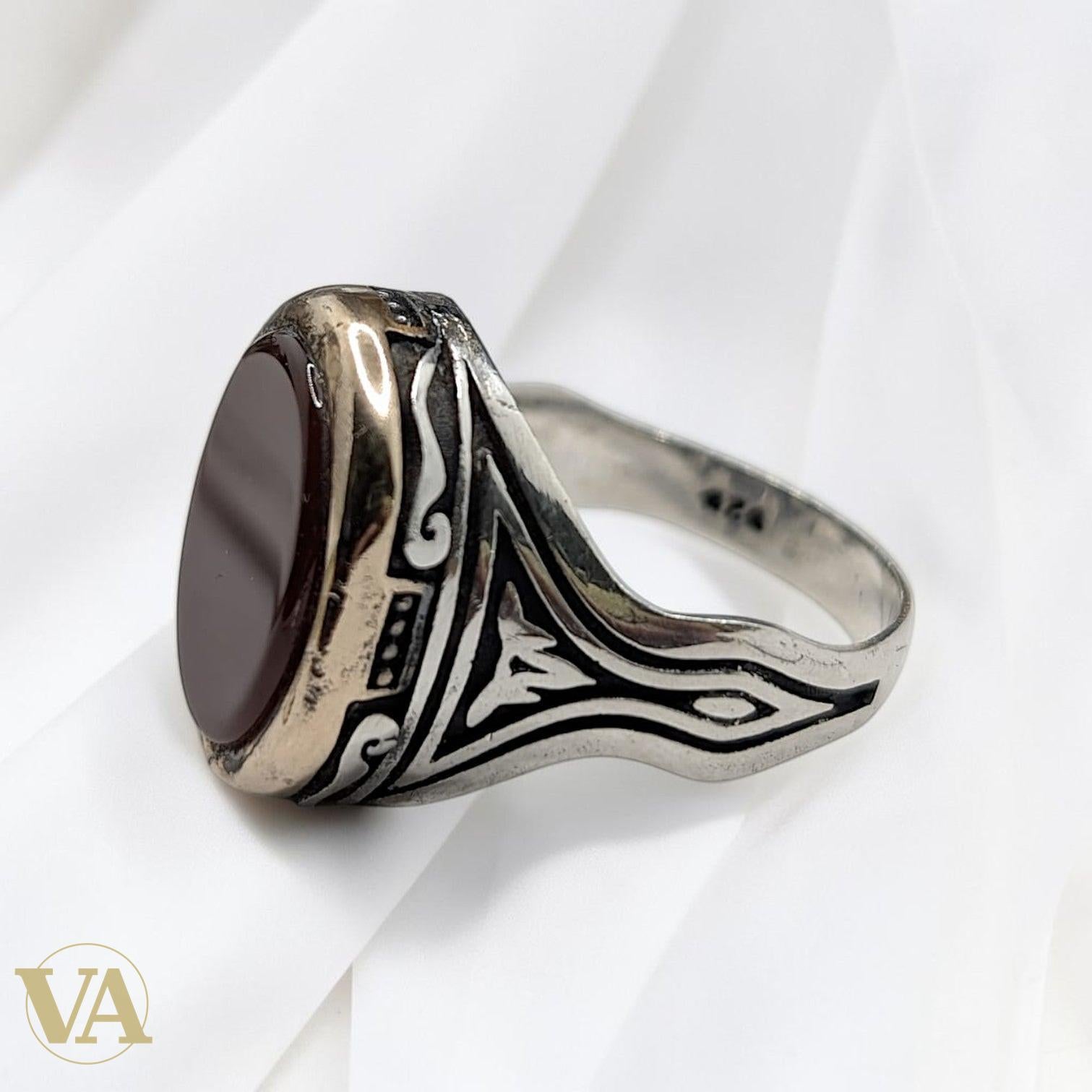 Chevalière Homme Argent 925 Cornaline Bordeaux Ovale Monture Dorée Motif Végétal - Argent 925 - Vindicta