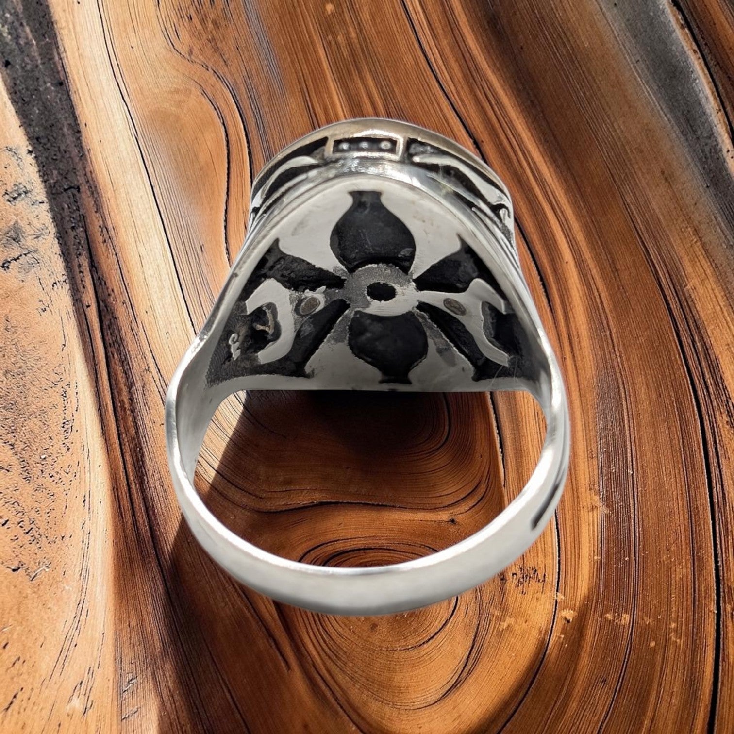 Chevalière Homme Argent 925 Cornaline Bordeaux Ovale Monture Dorée Motif Végétal-Vindicta : Bijoux Argent 925 Massif, Luxe et Héritage