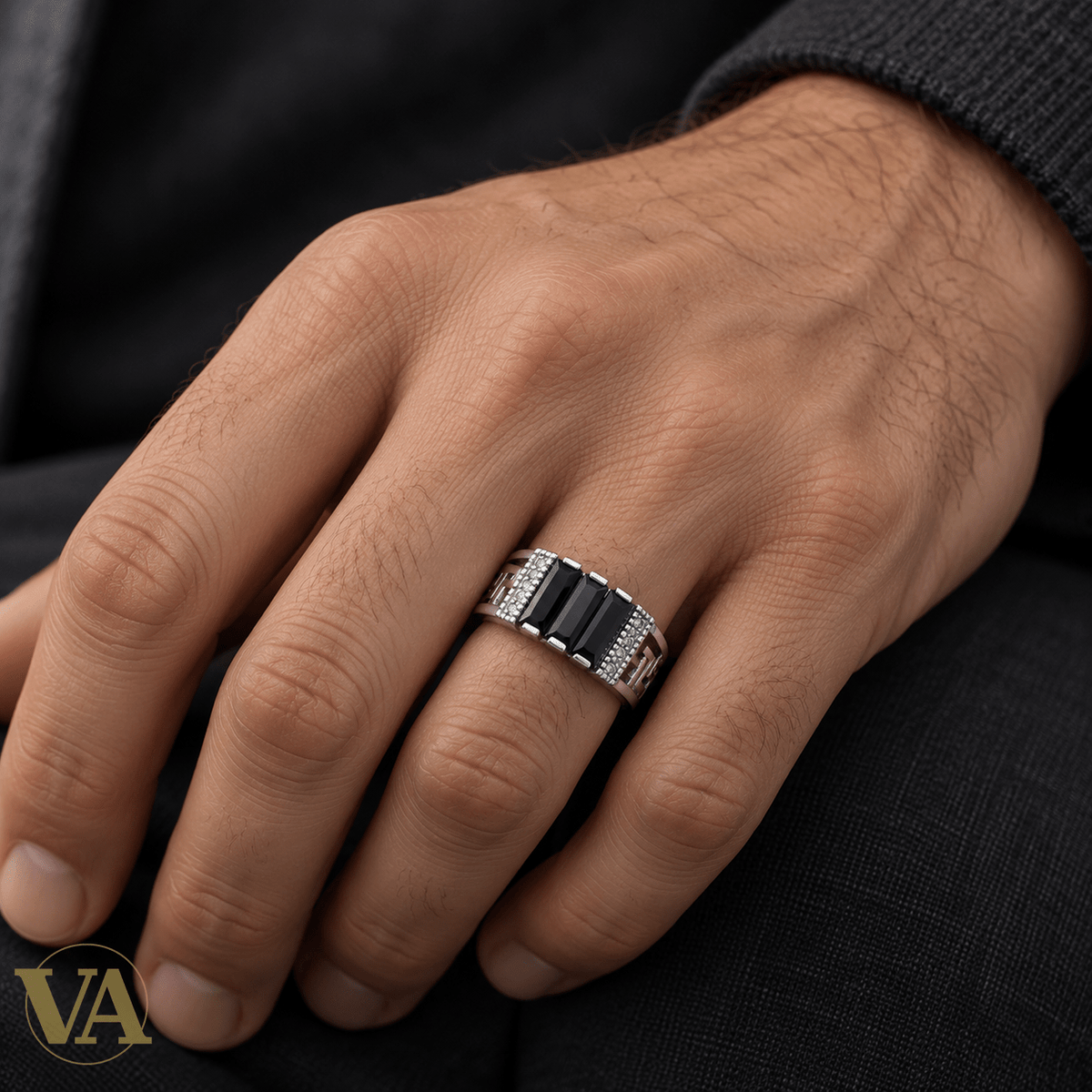 Chevalière Homme Argent 925 – Triple Onyx Noir & Motifs Grecs-Vindicta : Bijoux Argent 925 Massif, Luxe et Héritage