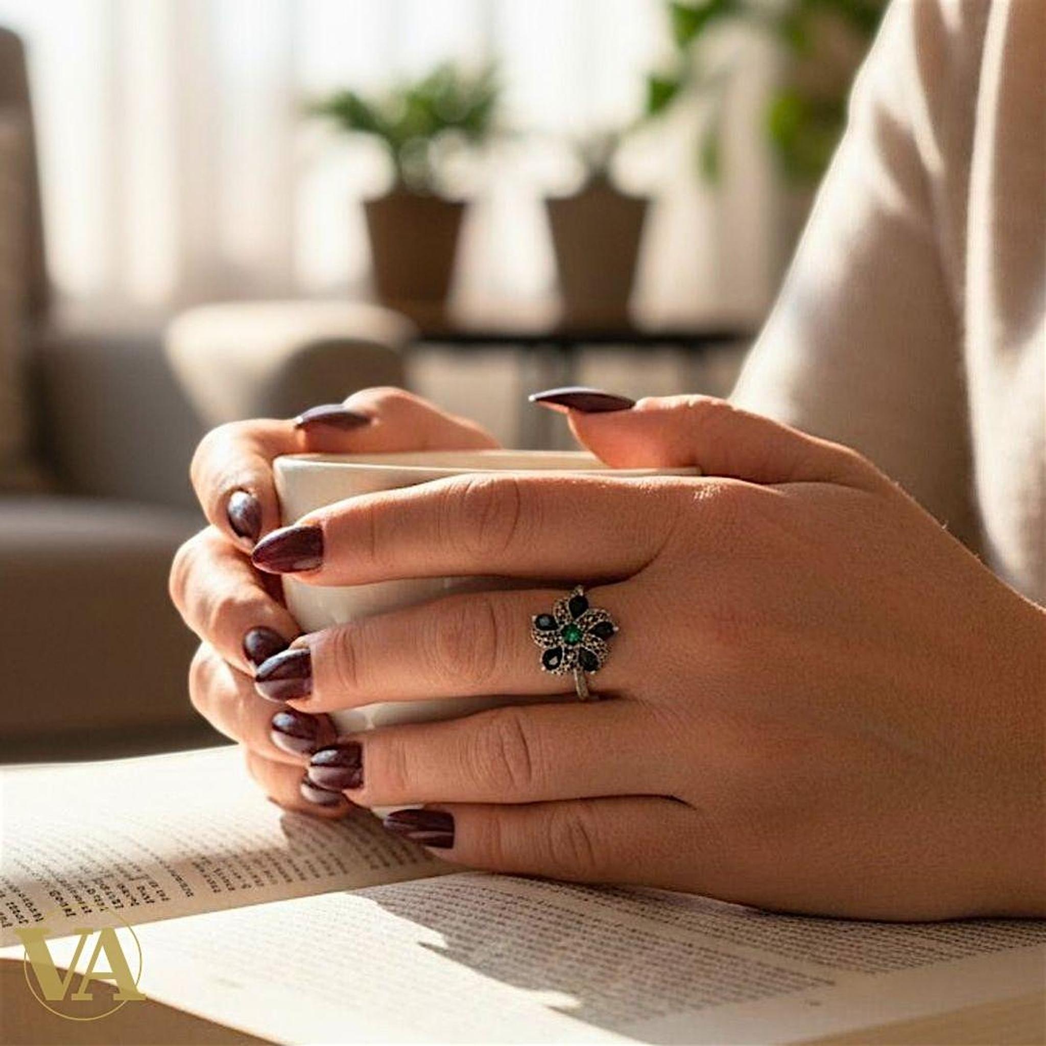 Bague Femme fleur argent 925 marcassite – Pierres noires et vertes | Bijoux Vindicta