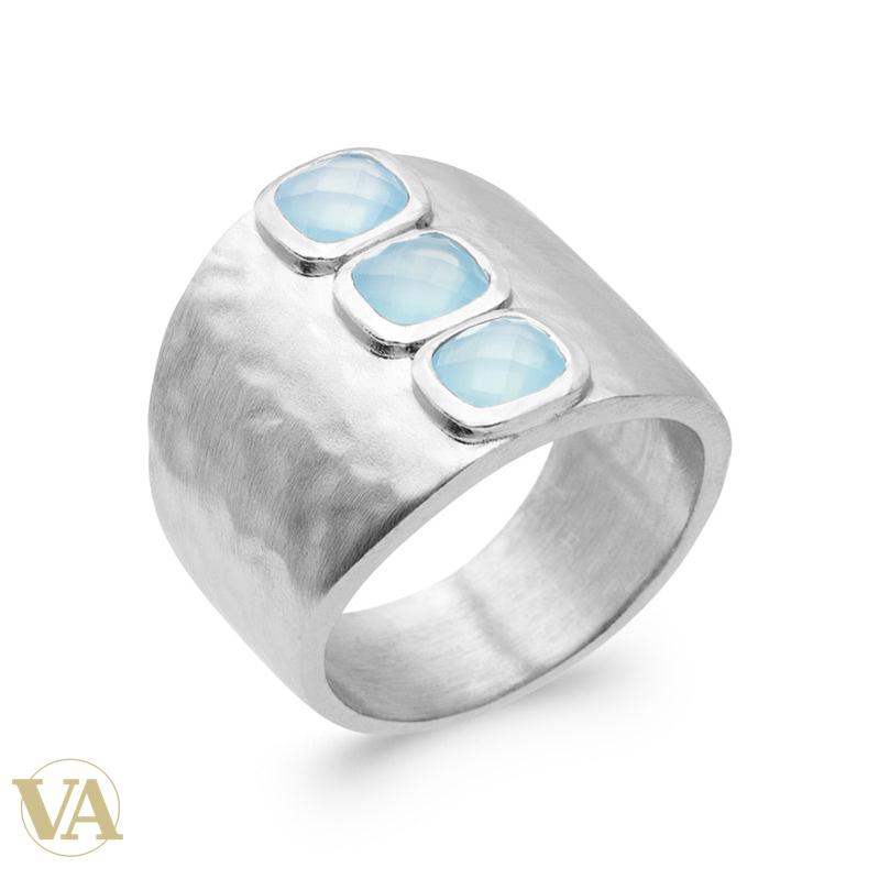 Bague Femme Argent 925 Rhodié – Trio d’Agates Bleues sur Anneau Martelé — vue du bijou non porté