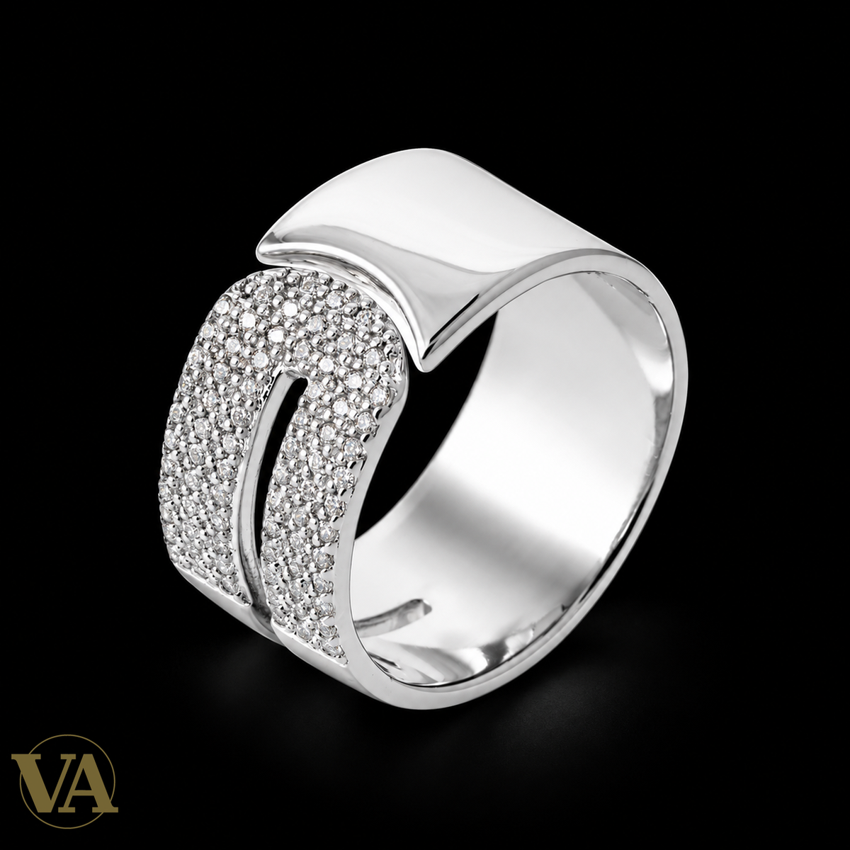 Bague Femme Argent 925 Rhodié – Courbes Asymétriques et Pavé de Zirconium — vue sur fond noir