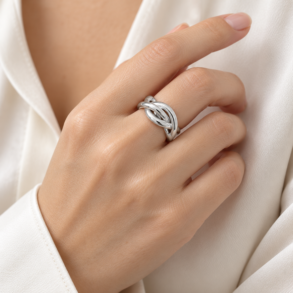 Bague Femme Argent 925 – Entrelacs Sculptural Poli — portée