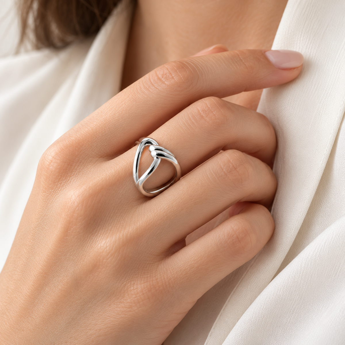 Bague Femme Argent 925 Rhodié – Cœur Ajouré à Double Anneau — portée