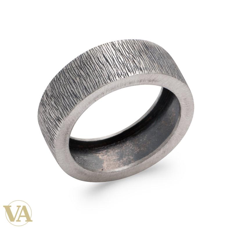 Anneau Homme Argent 925 – Texture Striée et Bords Lisses – détails du modèle