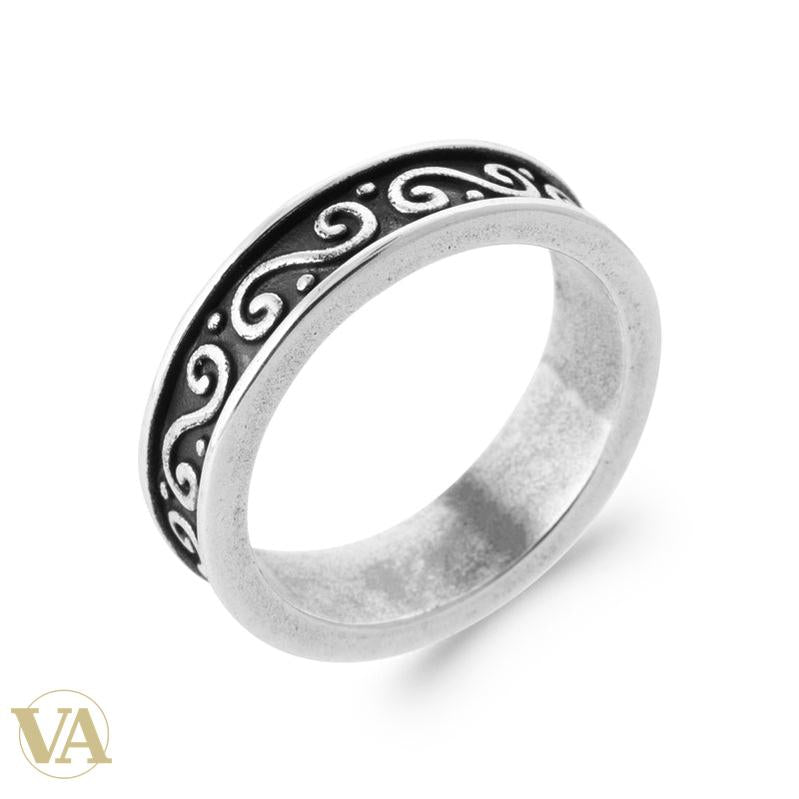 Anneau Homme Argent 925 – Volutes en Relief sur Fond Noirci – détails du modèle
