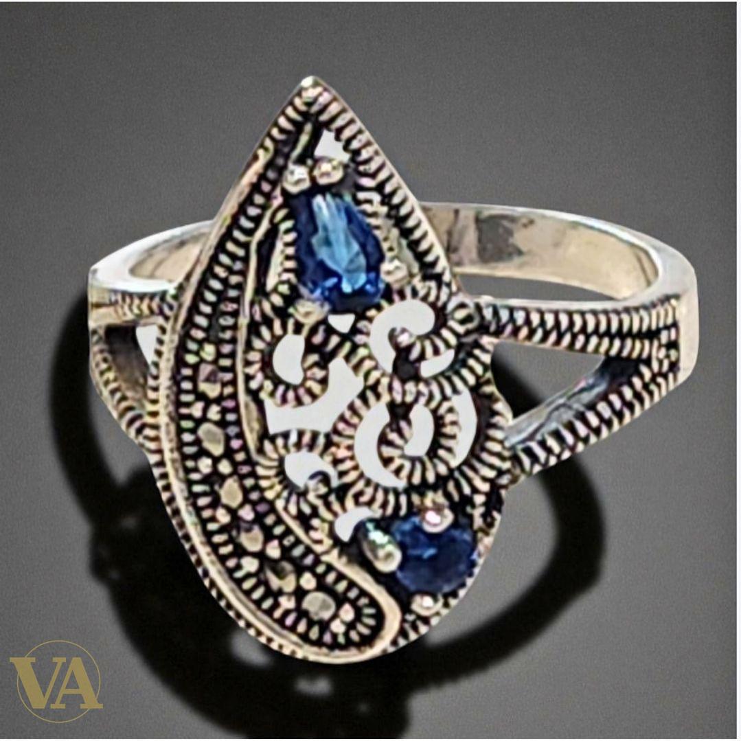 Bague argent 925 ajourée pierres bleues et marcassites .