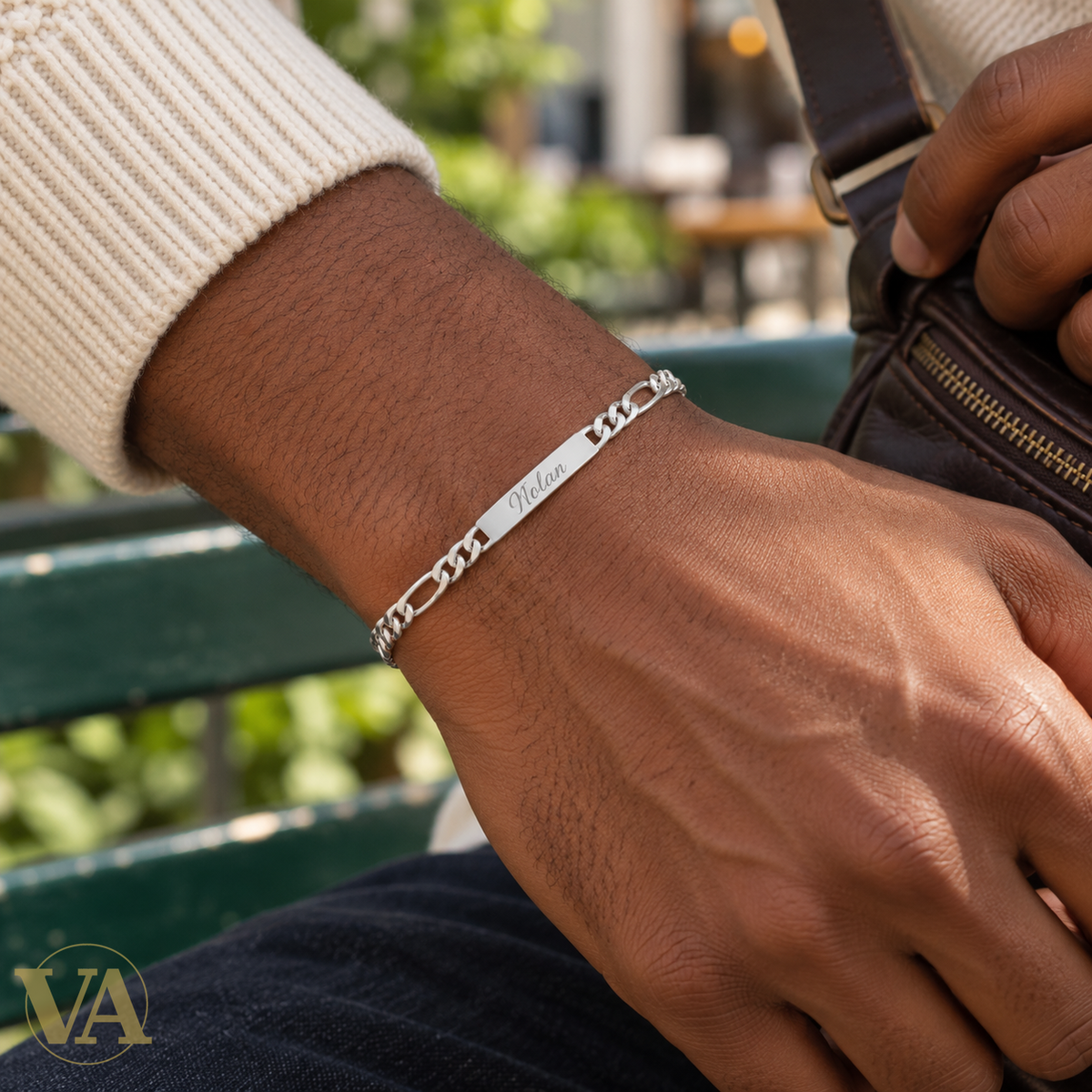 Bracelet argent 925 à graver 533005 — détail porté au poignet ; prénom d’exemple