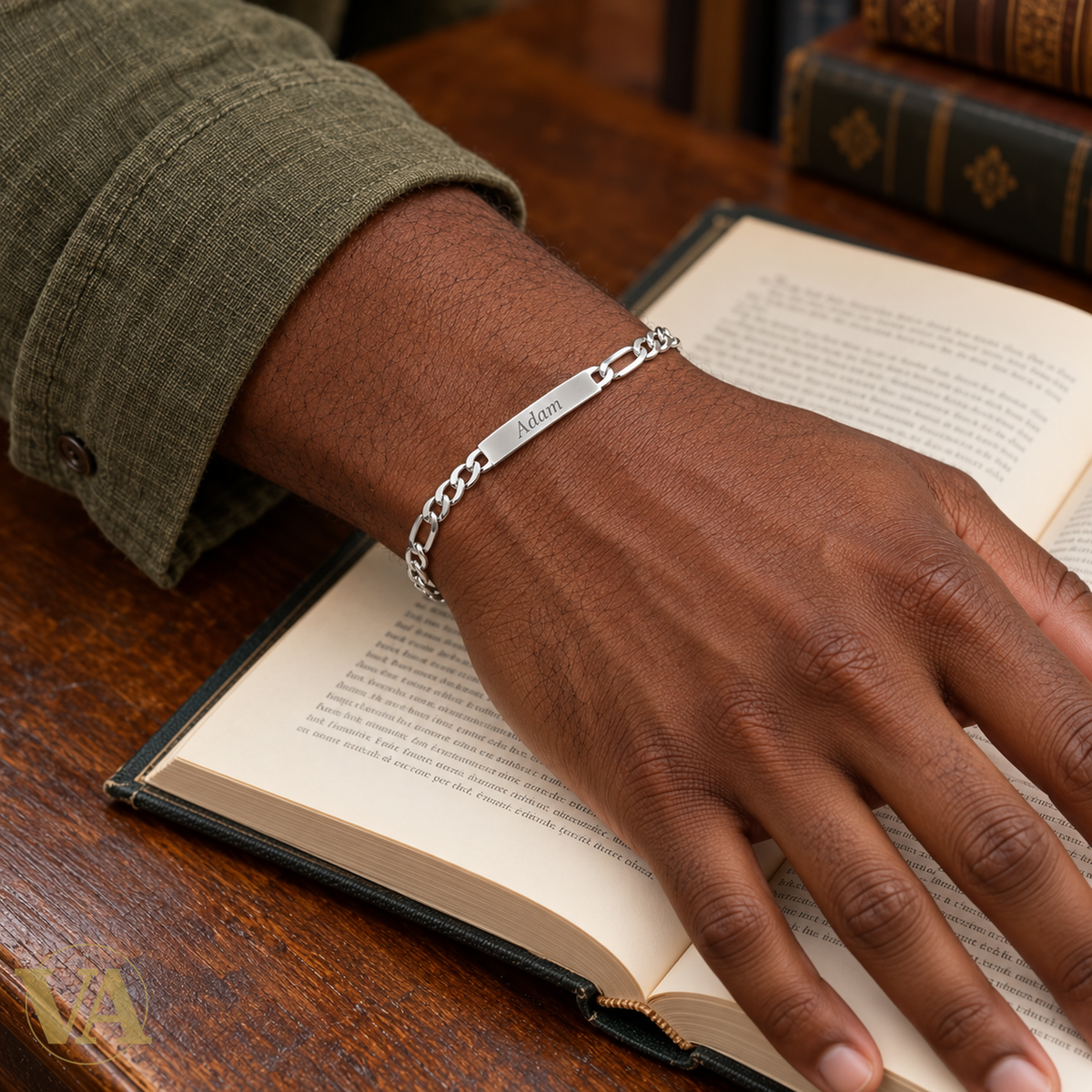 Bracelet argent 925 à graver 563006 — détail porté au poignet ; prénom d’exemple