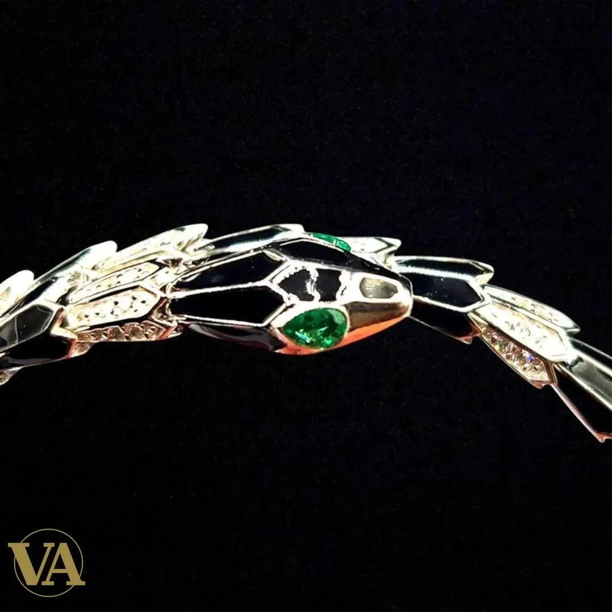 Bracelet Femme serpent argenté avec onyx noir et yeux zircons verts | Bijoux Vindicta