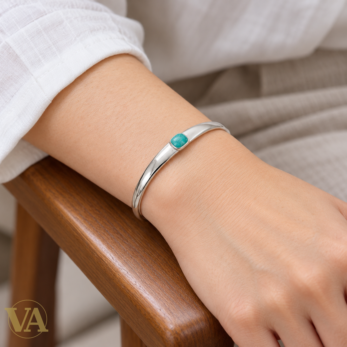 Jonc Femme Argent 925 Rhodié — Amazonite Carrée — porté au poignet