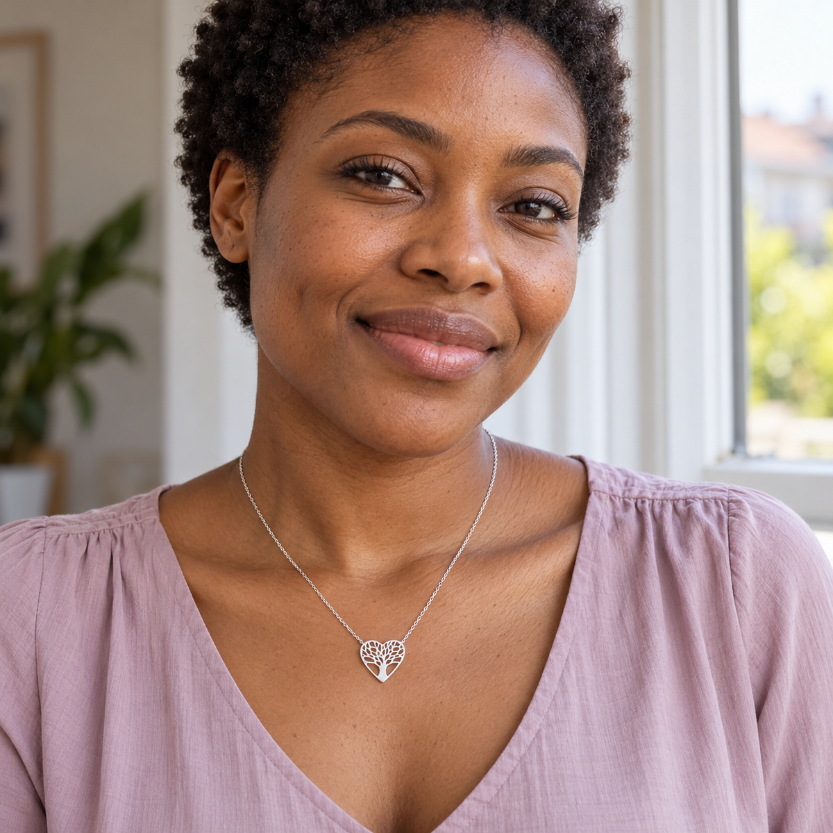Collier Argent 925 Rhodié — Cœur Arbre de Vie — portrait avec le collier