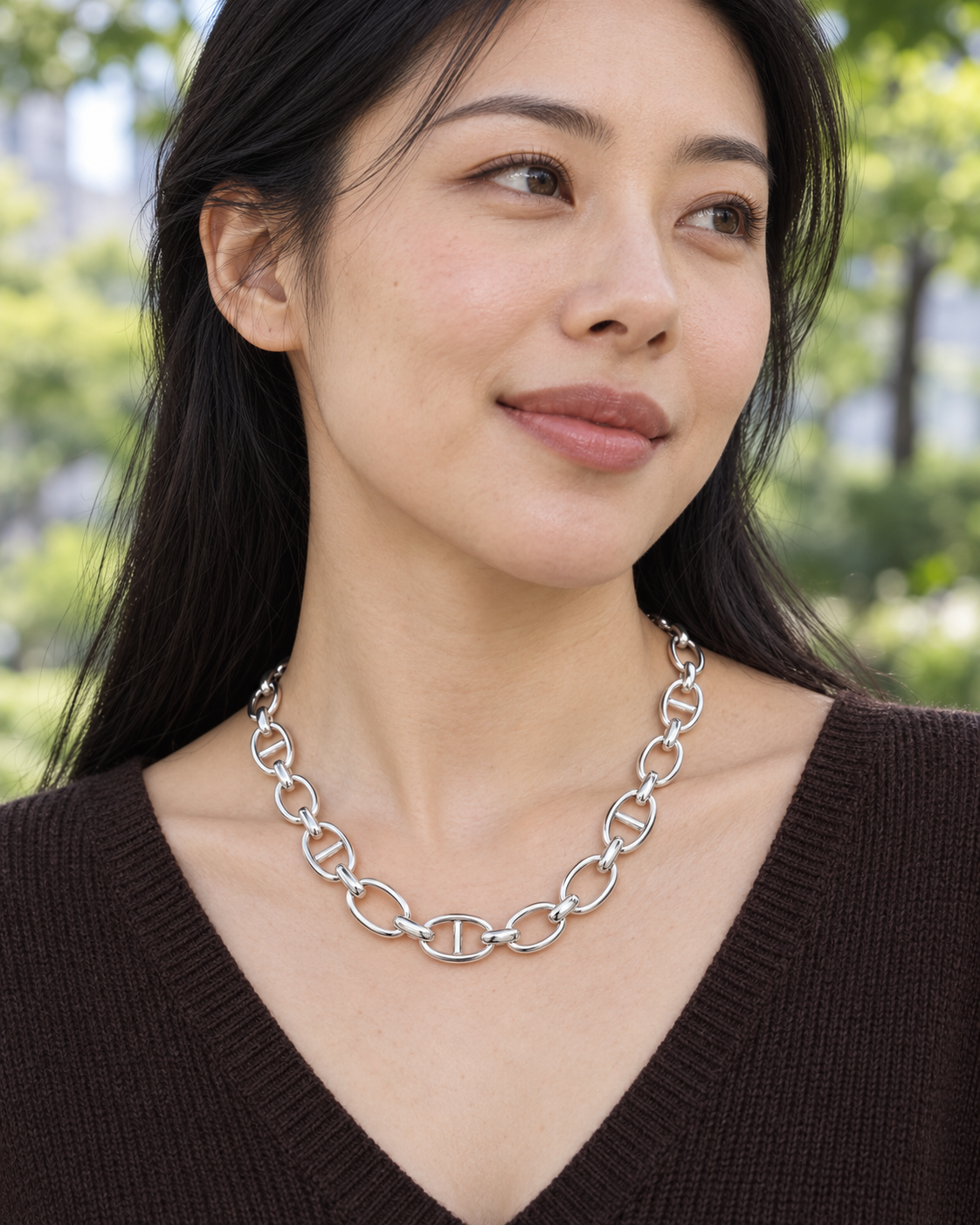 Collier femme à larges mailles ovales alternées argent 925, vue portée au parc