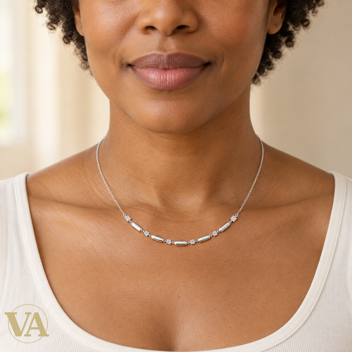 Collier barrettes et fleurs serties en argent 925 porté — vue 1