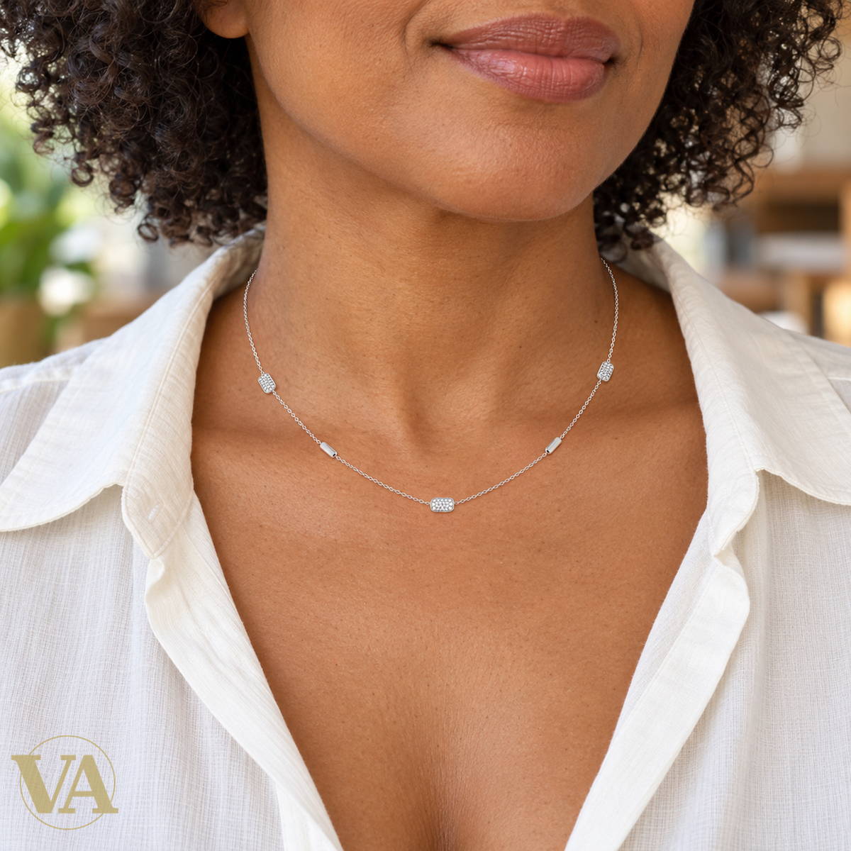Collier petits rectangles sertis en argent 925 — porté, vue 2