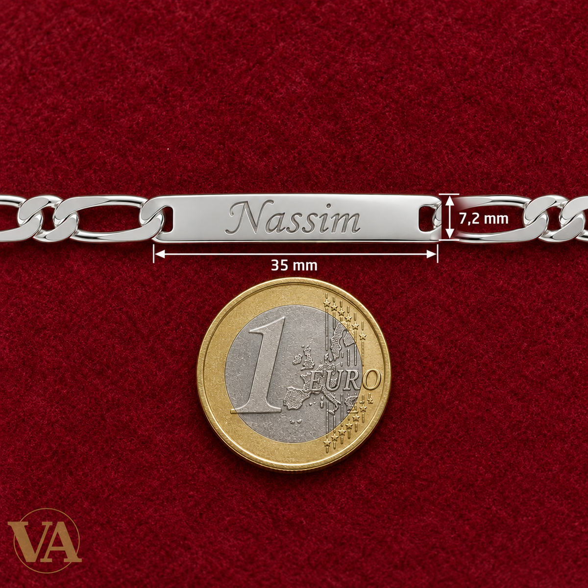 Gourmette argent 925 rhodié 731007 — détail de la plaque près d’une pièce de 1 euro, prénom d’exemple — dimensions de la plaque en mm