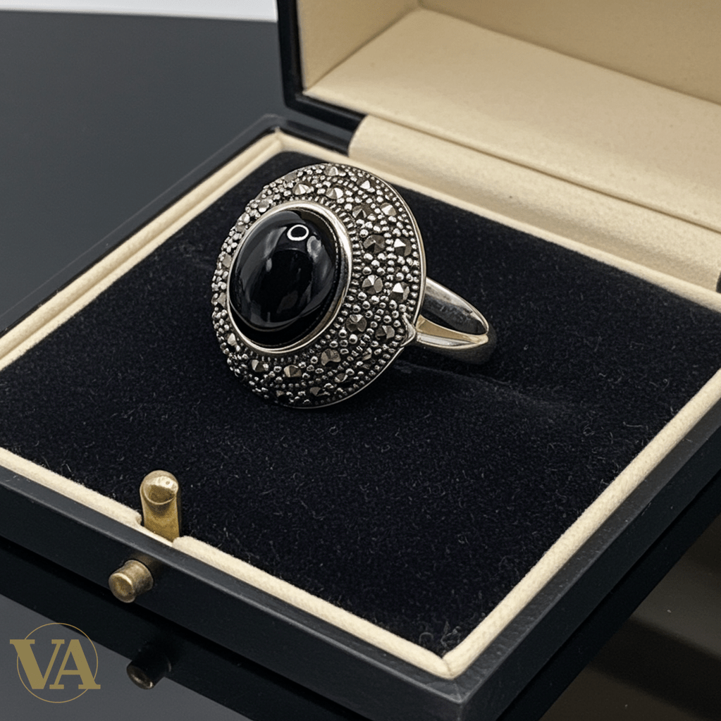 Bague Femme Argent 925 Onyx Noir Rond & Marcassites – Monture Travaillée - Argent 925 - Vindicta