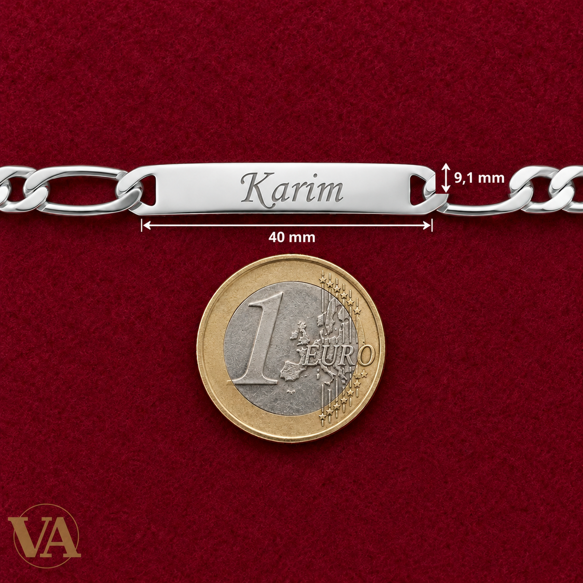 Gourmette Figaro 1+3 argent 925 : détail de la plaque avec une pièce de 1 euro — dimensions de la plaque en mm