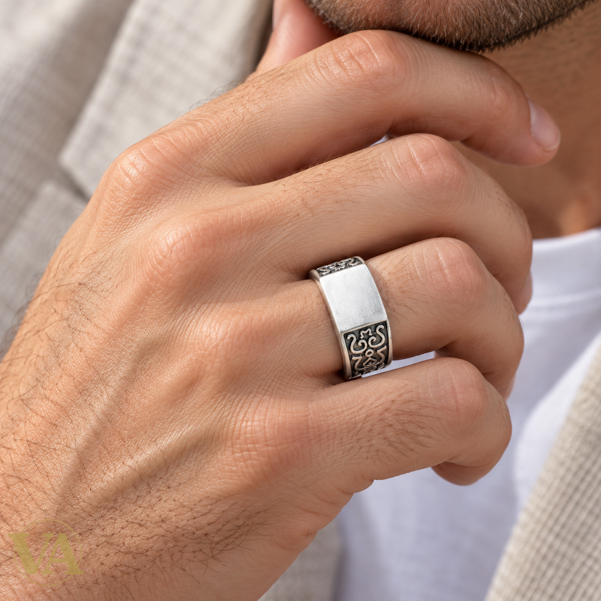 Bague argent 925 1975600 — gros plan de la bague portée
