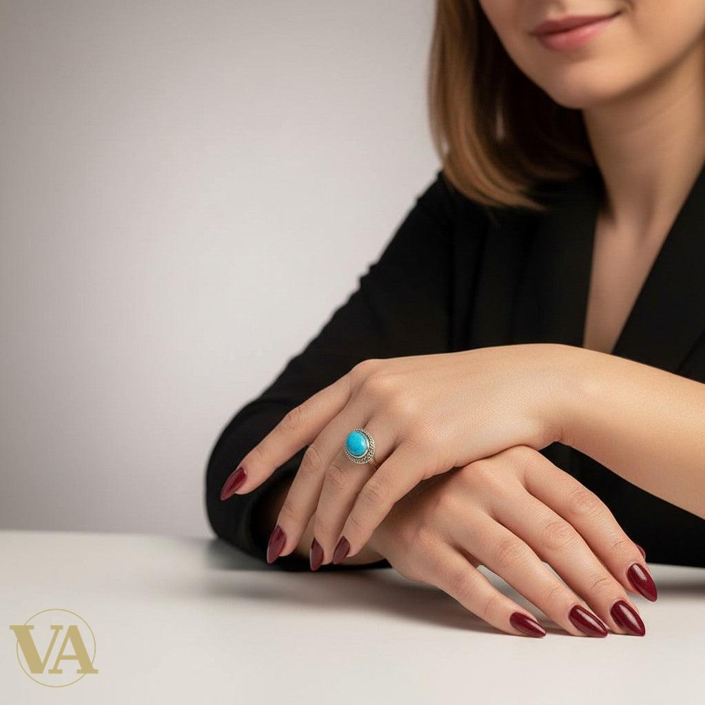 Bague femme Vindicta en argent 925 avec turquoise cabochon bleu et marcassites, design raffiné.